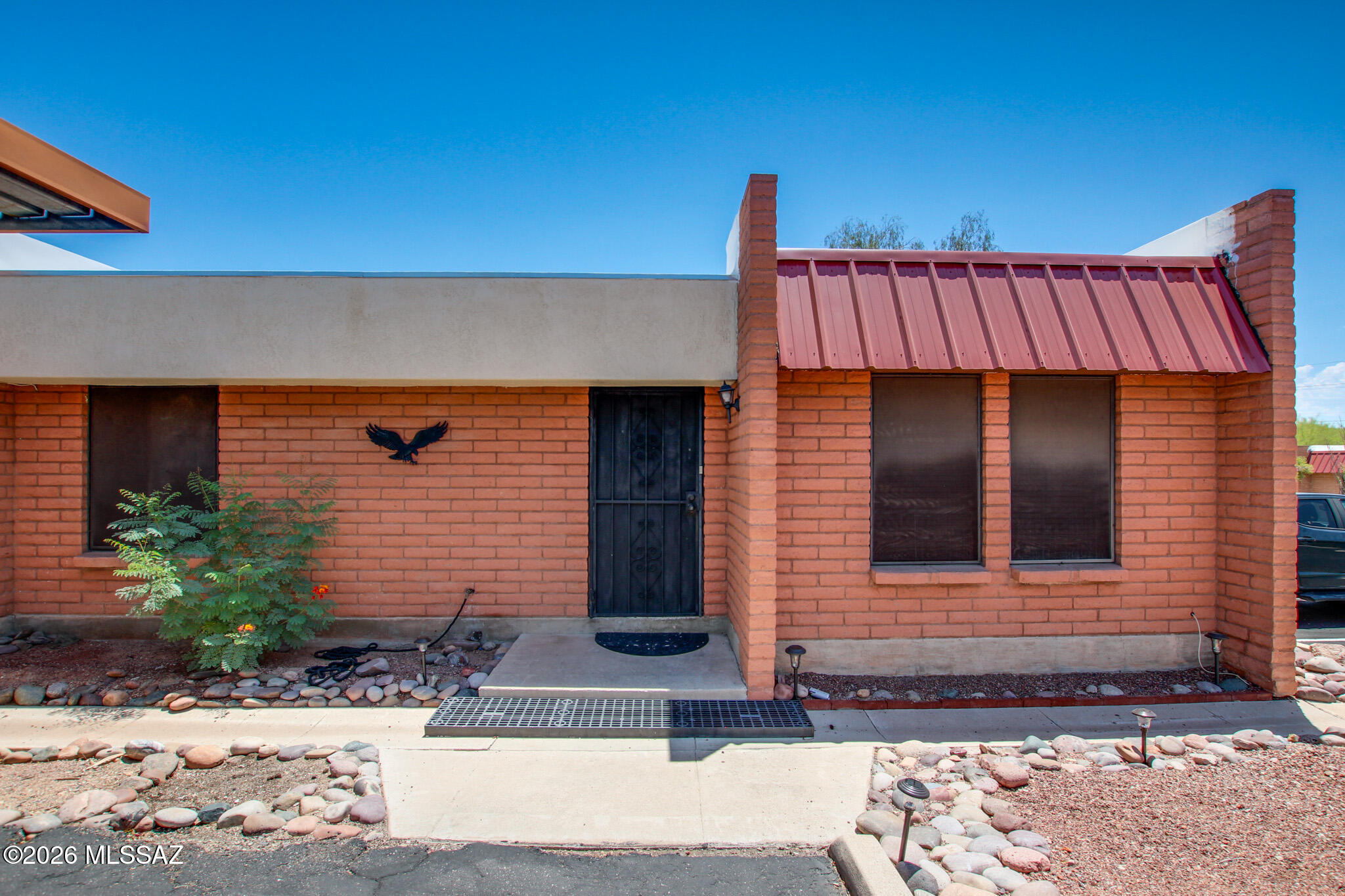Enjoy comfort and convenience in this cozy residence located in a well?kept community. This home features  a bright open layout and a functional kitchen with refreshed touches throughout. Both bedrooms offer generous space. Step outside to a low?maintenance yard perfect for relaxing. Residents enjoy access to a sparkling community pool, making it easy to enjoy Arizona's sunny days. A great opportunity for low?maintenance living close to shopping, dining, and major routes!