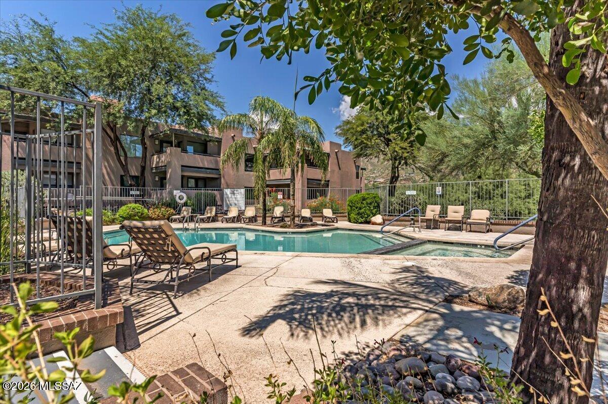 Greens at Ventana Canyon - Residential