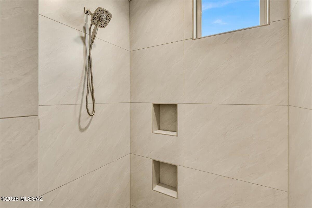 Coyote Creek (1-395) - Residential