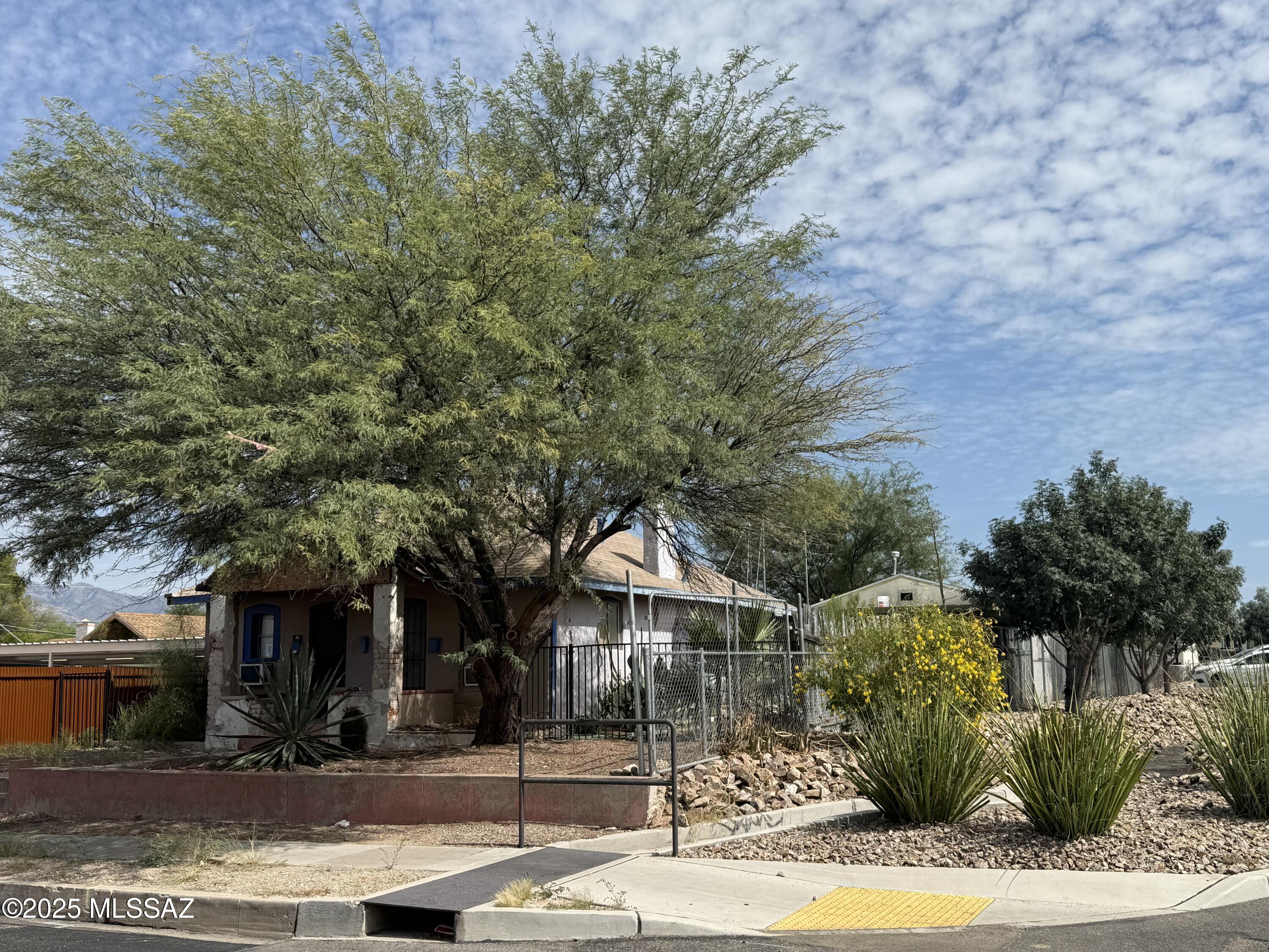 3 Total Units. Listing includes a Duplex with additional Guest House. 913 SF Duplex with an extra 240+/- SF Attic and a 322 SF guest house. The North Unit and Guest House are fix-ups and are currently in the process of being remodeled. The South Unit is occupied and rents for $850/month. The 322 SF Guest House rents for $916/month but is currently vacant. Close to Downtown/Pima Community College/U of A. Amazing investment opportunity to fix up and rent out to college students.