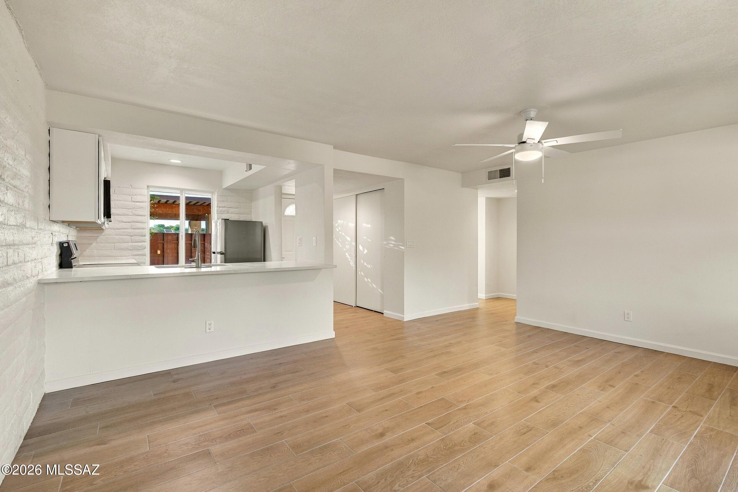 Pantano Park Townhouses - Residential
