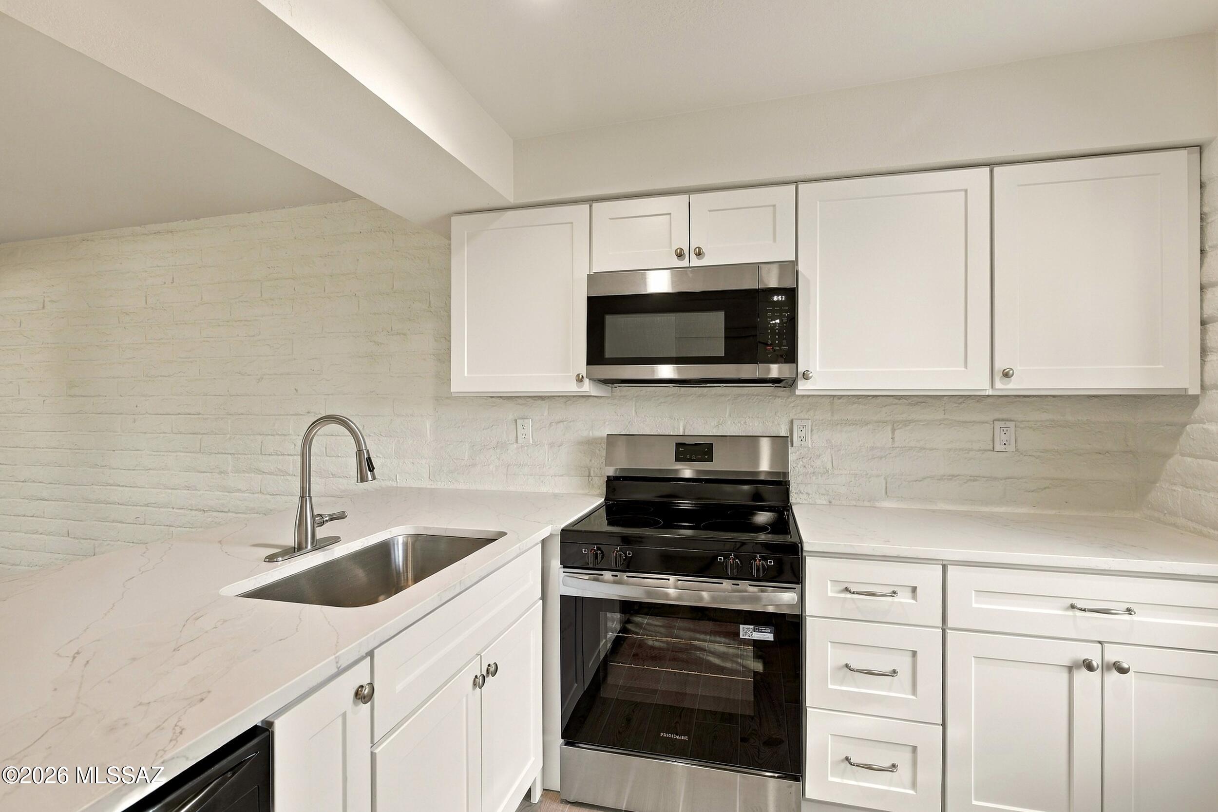 Pantano Park Townhouses - Residential
