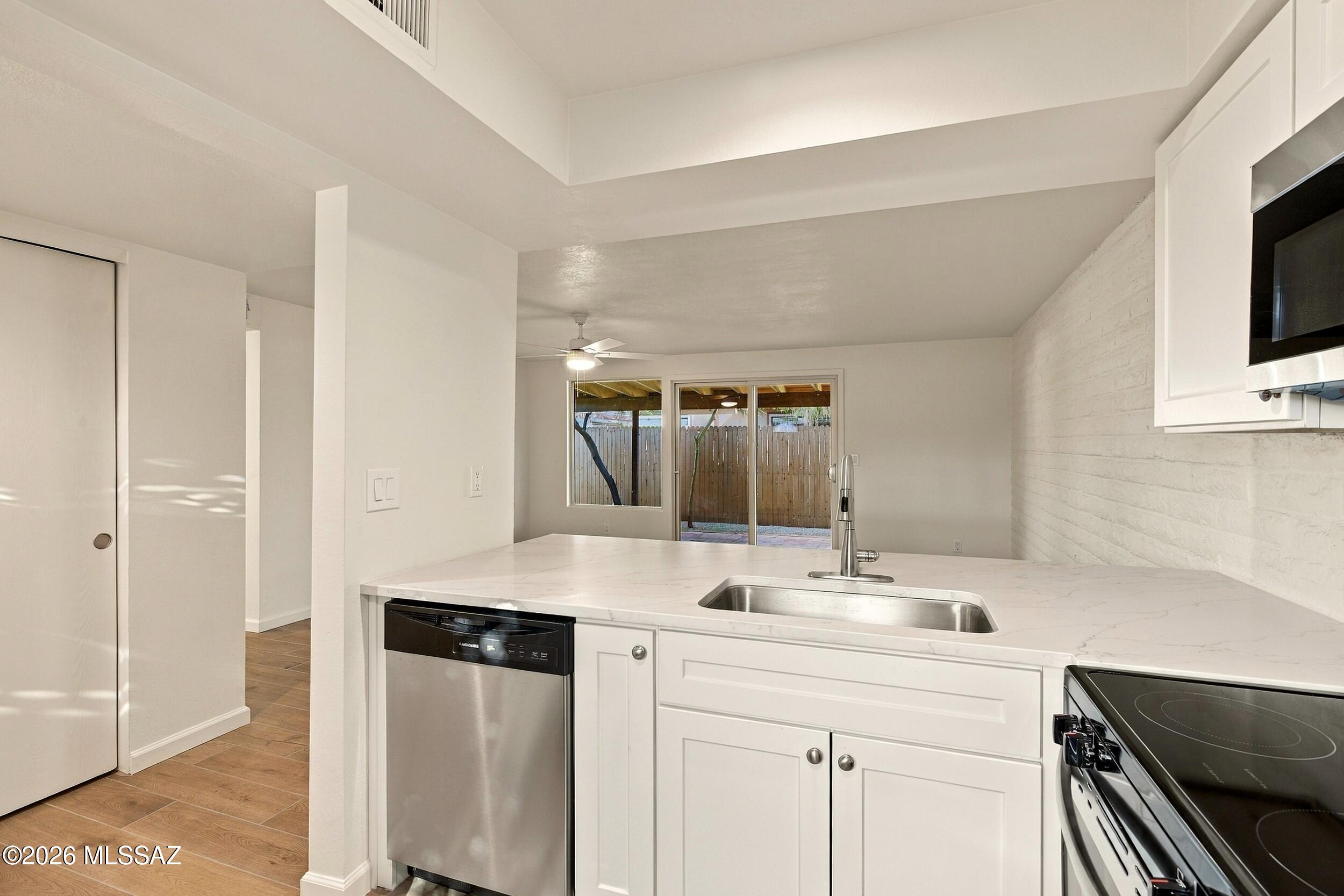 Pantano Park Townhouses - Residential