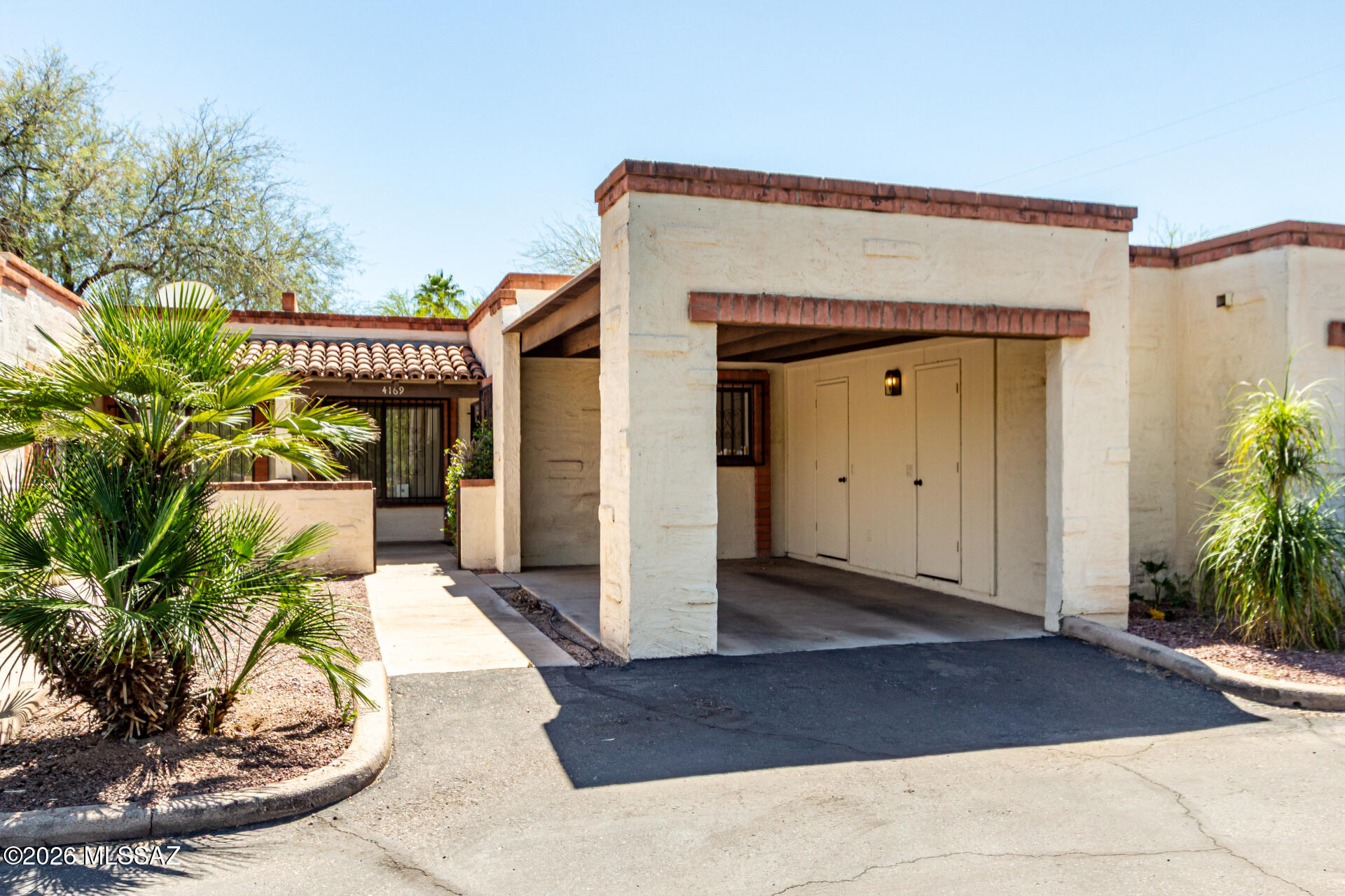 Check out this adorable 2-bedroom unit with a great location close to restaurants, shopping, and entertainment!  Very clean and well maintained townhome with brand new HVAC, in popular development near shopping, U of A Farms, UMC and Tucson Mall. Ceiling fans, ceramic and carpet floors. This unit shows great!  This is a great first home or investment property.  Community pool also.  HOA includes: road maintenance, exterior landscaping maintenance, pool maintenance, garbage.
service.