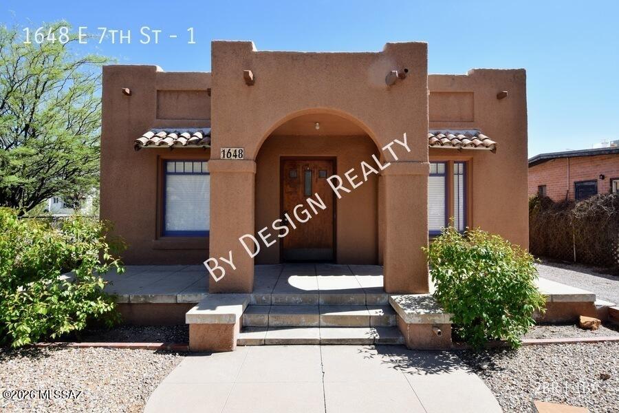 Pre-Leasing for August 2026. DO NOT DISTURB TENANTS. Showings are available with a 48 Hour Notice to the current tenants.
Vintage 1930's 2 Bed 1 Bath Bungalow. 1100 SQ FT. Absurdly close to the University of Arizona campus at .2 Miles (1000 Feet). Easy walk or Bike to Campus. Wood floors, decorative brick fireplace, original cast iron free-standing tub/shower. Renovated kitchen with stainless steel appliances, granite countertops, glass backsplash, & built-in dining area. 3 off-street parking spots, washer/dryer included, Central A/C, tankless/on-demand water heater. NO PETS. ONLY SERVICE OR ASSISTANCE ANIMALS.

Tenants pay $75/month for Water/Sewer/Trash/Recycle.