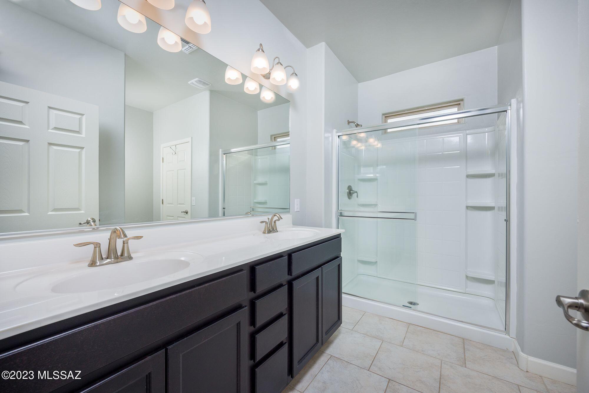 Vista Del Lago Norte SQ20140780198 - Residential Lease