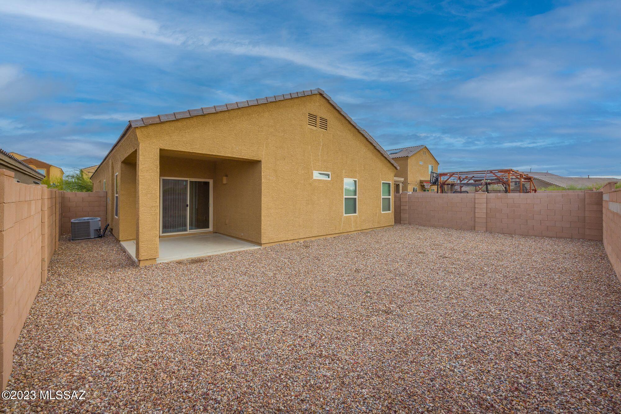 Vista Del Lago Norte SQ20140780198 - Residential Lease