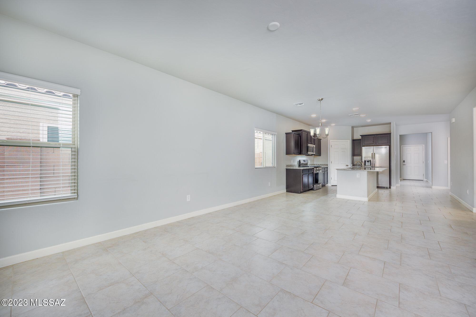 Vista Del Lago Norte SQ20140780198 - Residential Lease