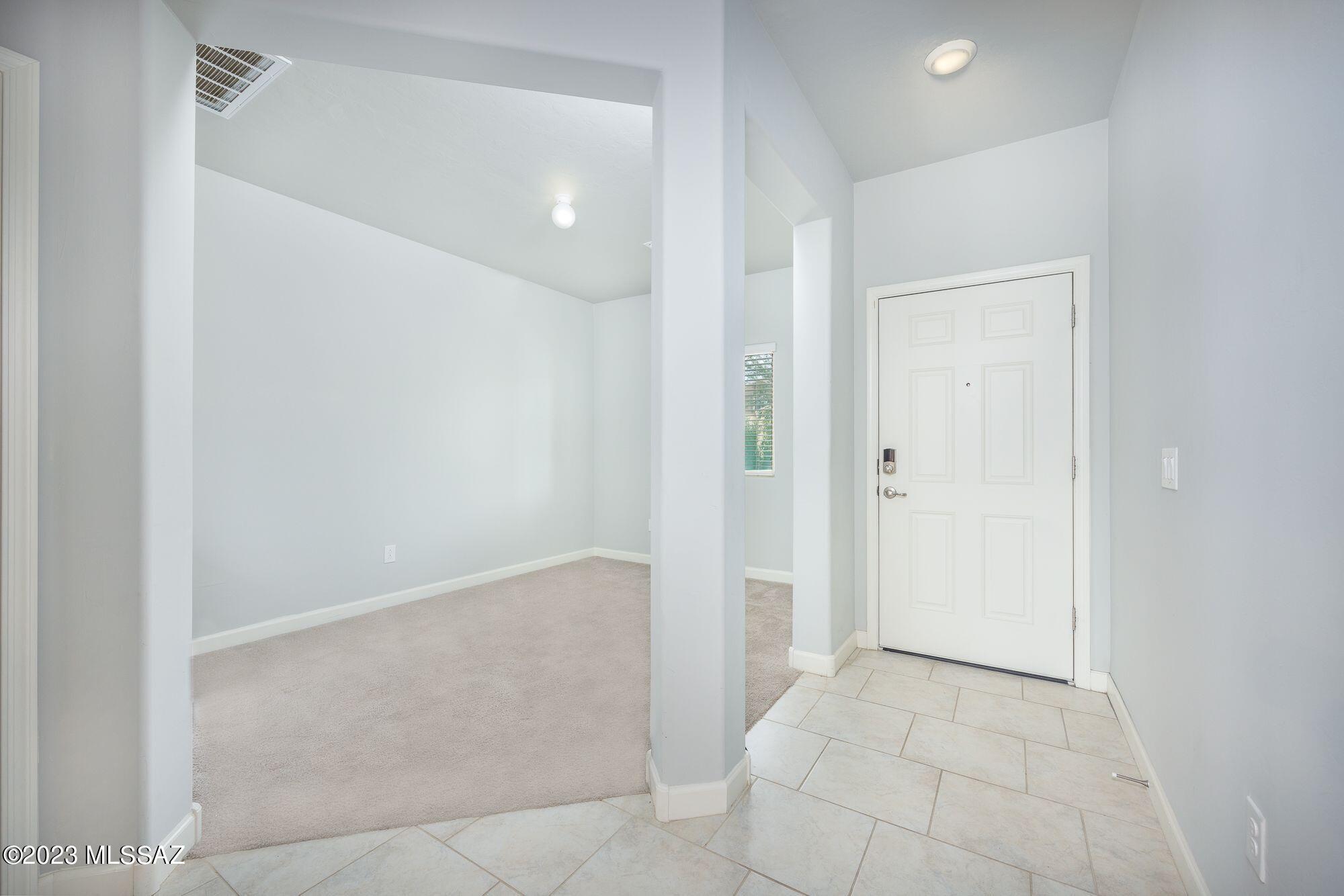 Vista Del Lago Norte SQ20140780198 - Residential Lease