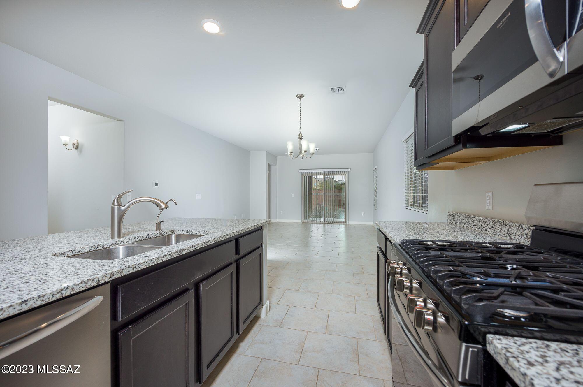 Vista Del Lago Norte SQ20140780198 - Residential Lease