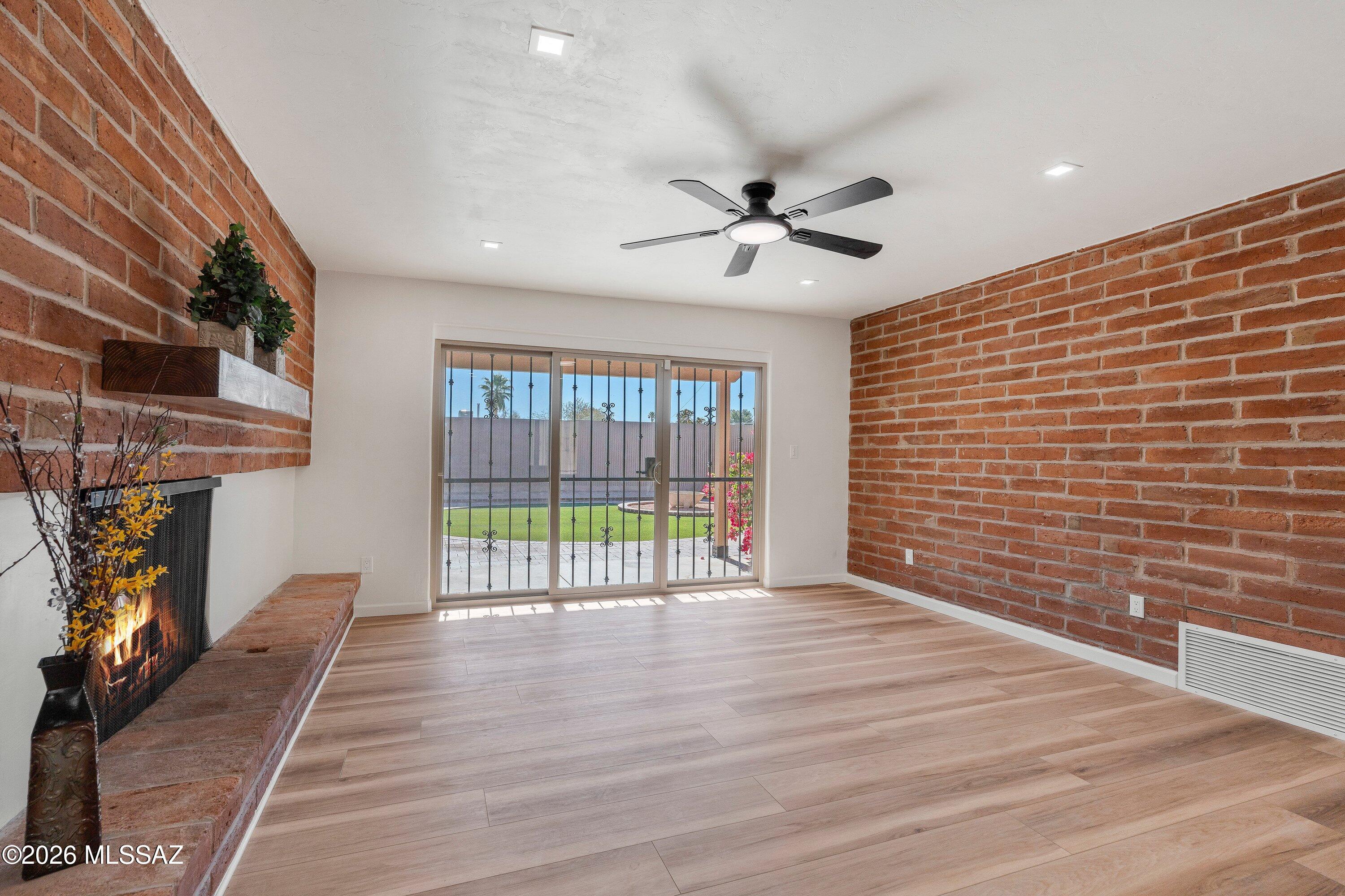 Casa Mesa - Residential