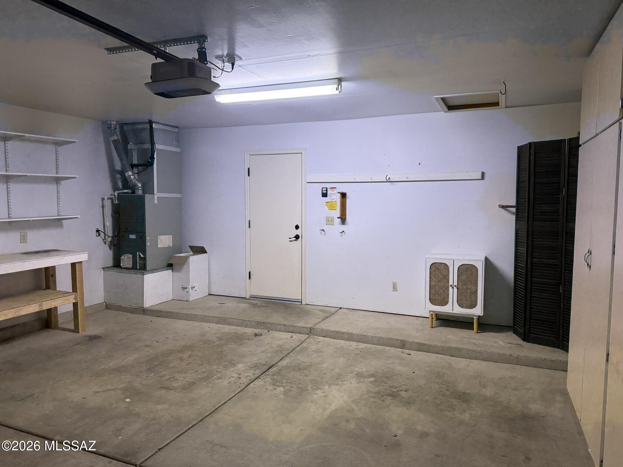 Country Club(1-221) - Residential Lease