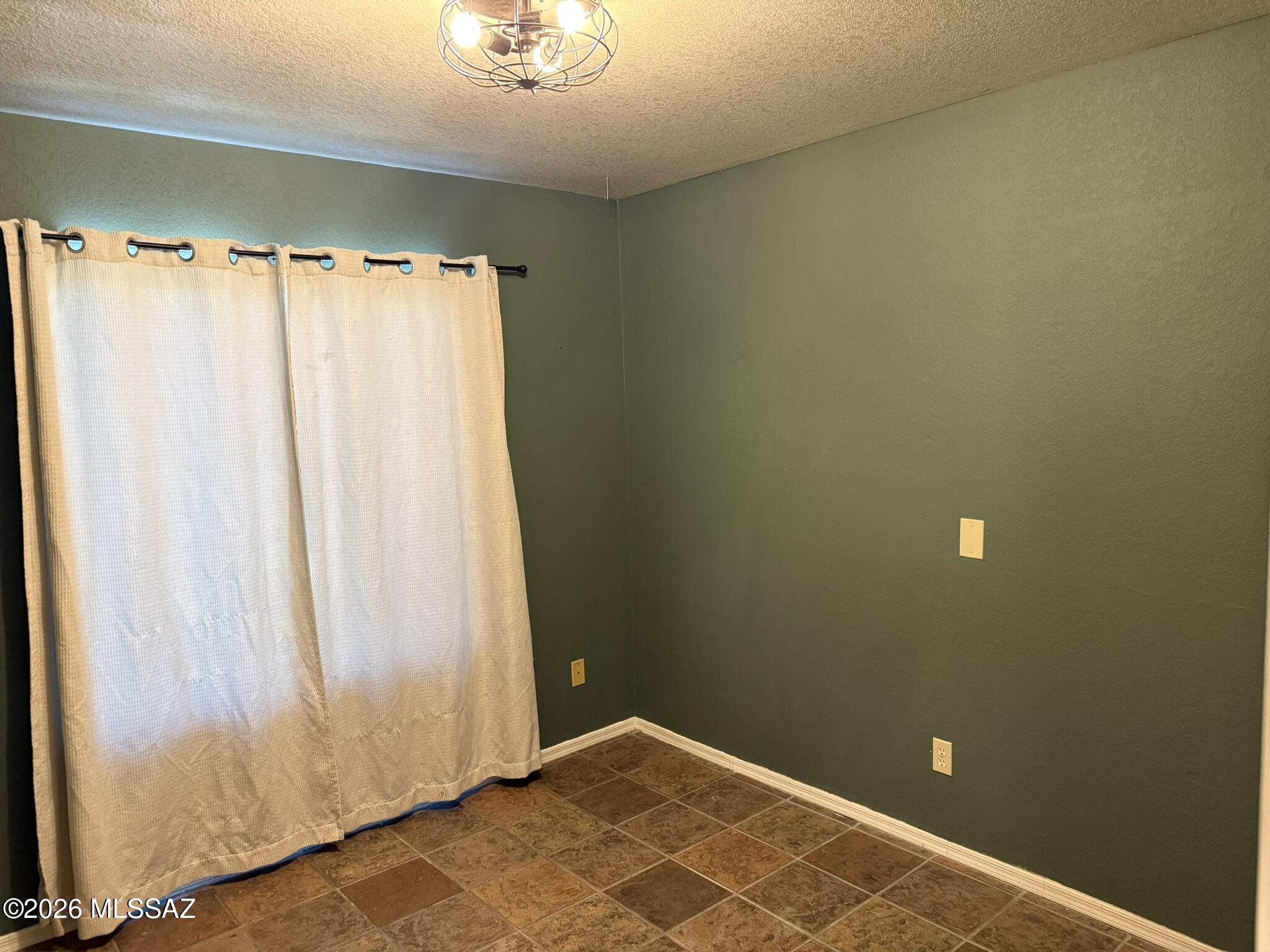 Country Club(1-221) - Residential Lease