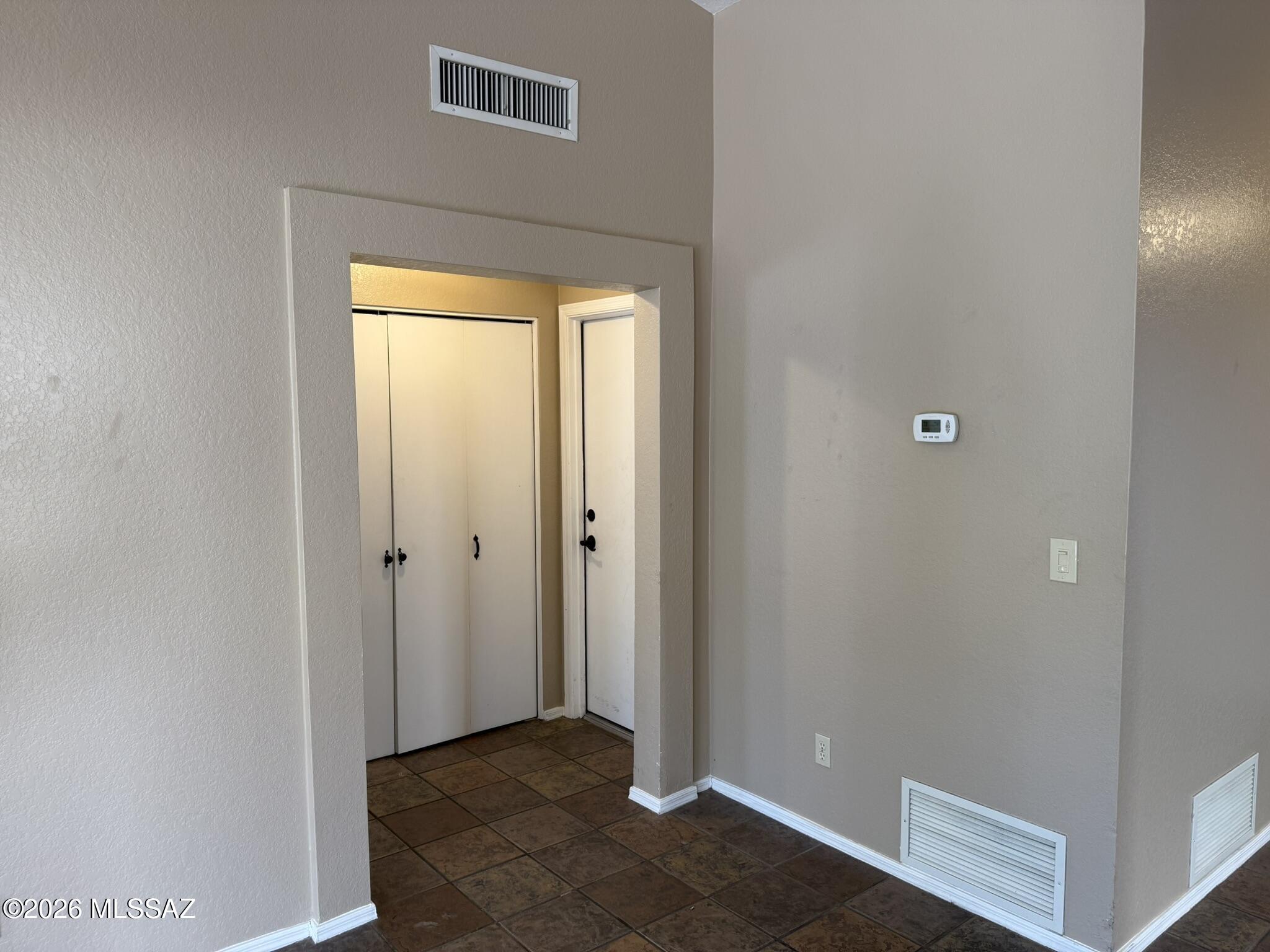 Country Club(1-221) - Residential Lease