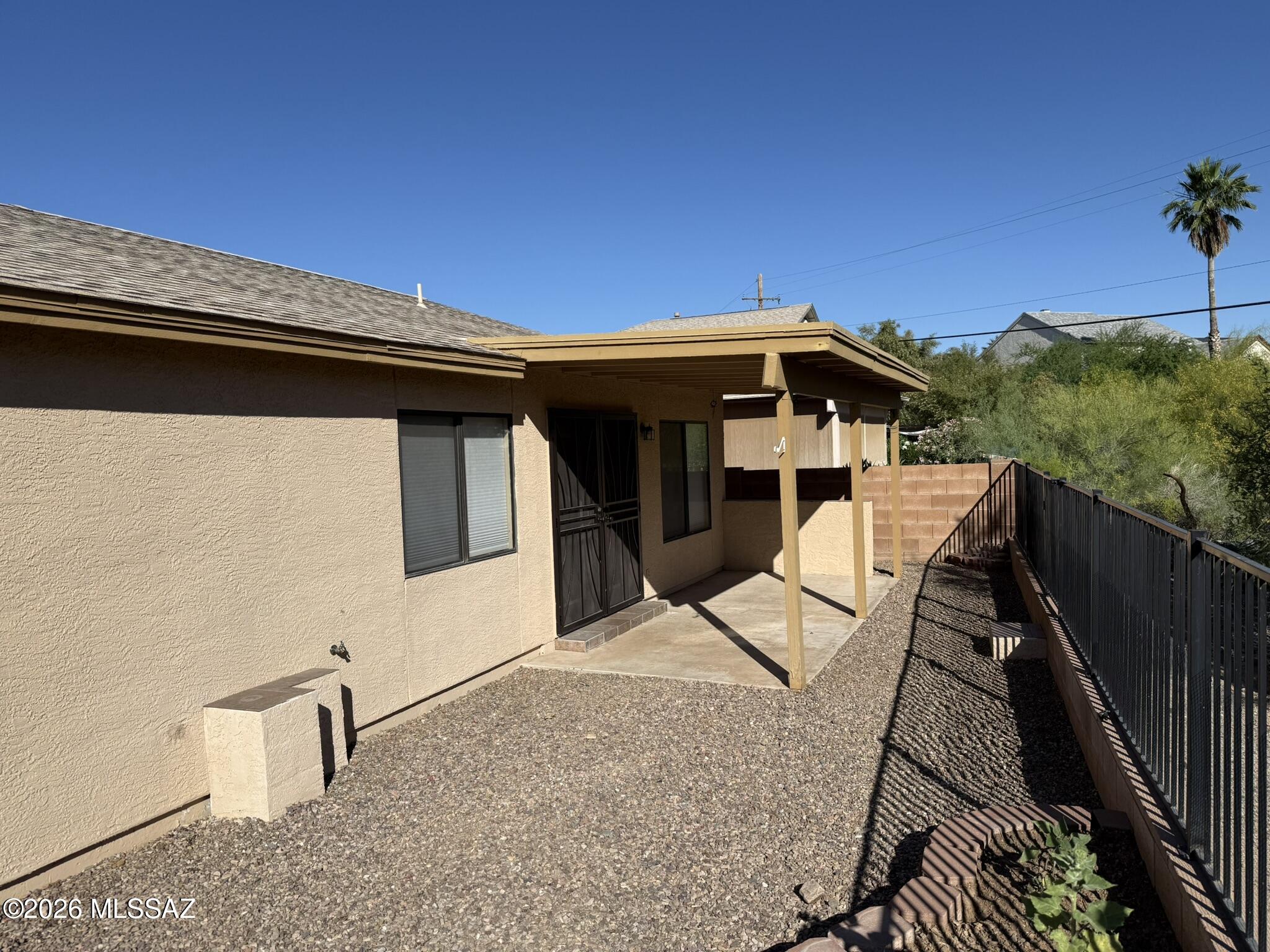 Country Club(1-221) - Residential Lease