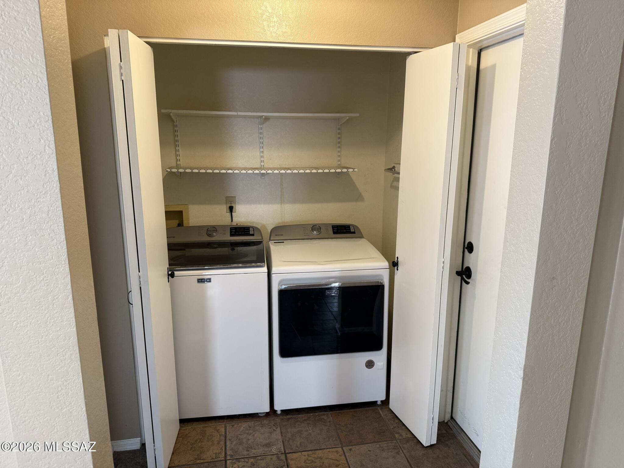 Country Club(1-221) - Residential Lease