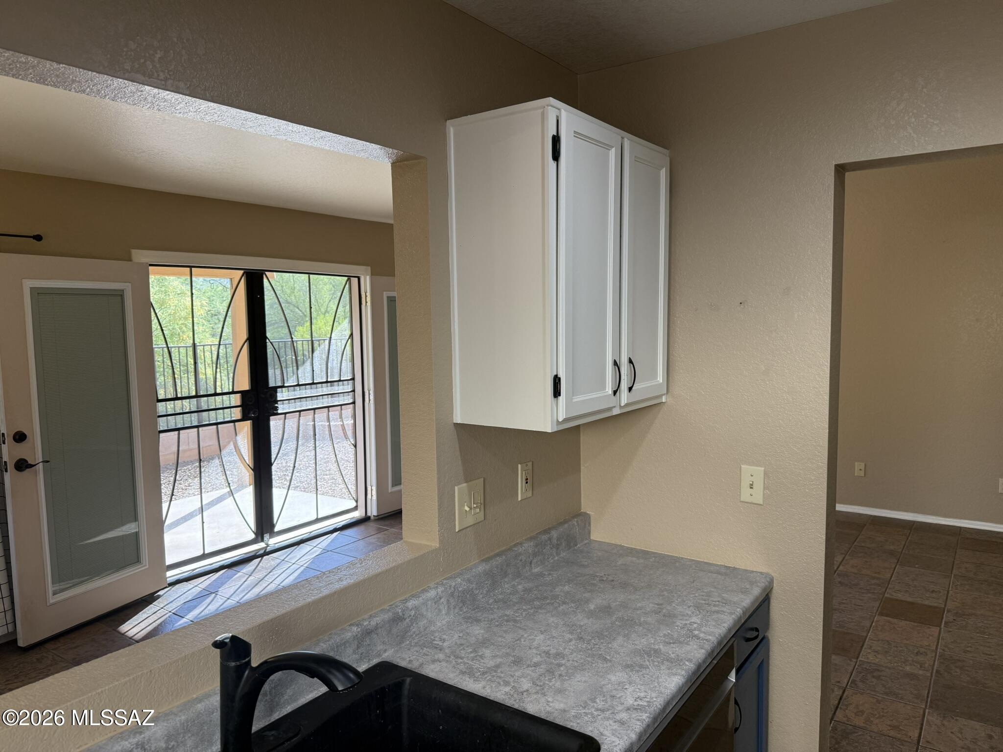 Country Club(1-221) - Residential Lease