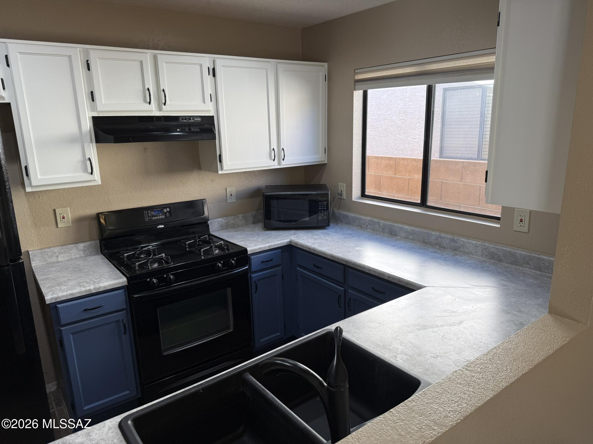 Country Club(1-221) - Residential Lease