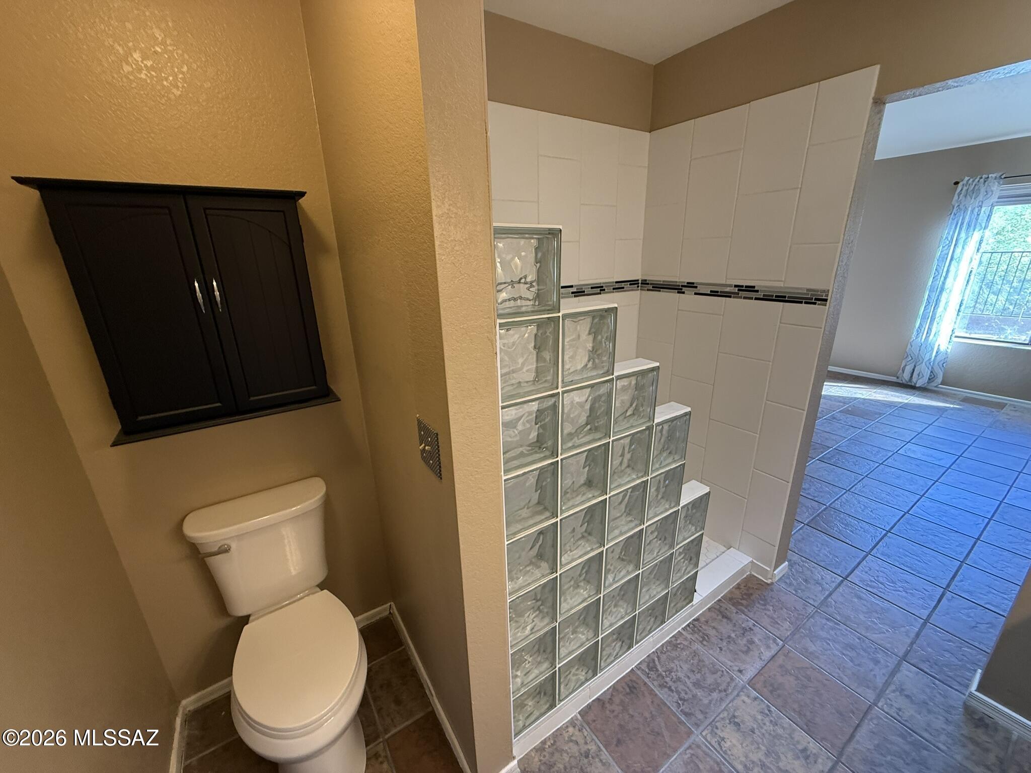 Country Club(1-221) - Residential Lease