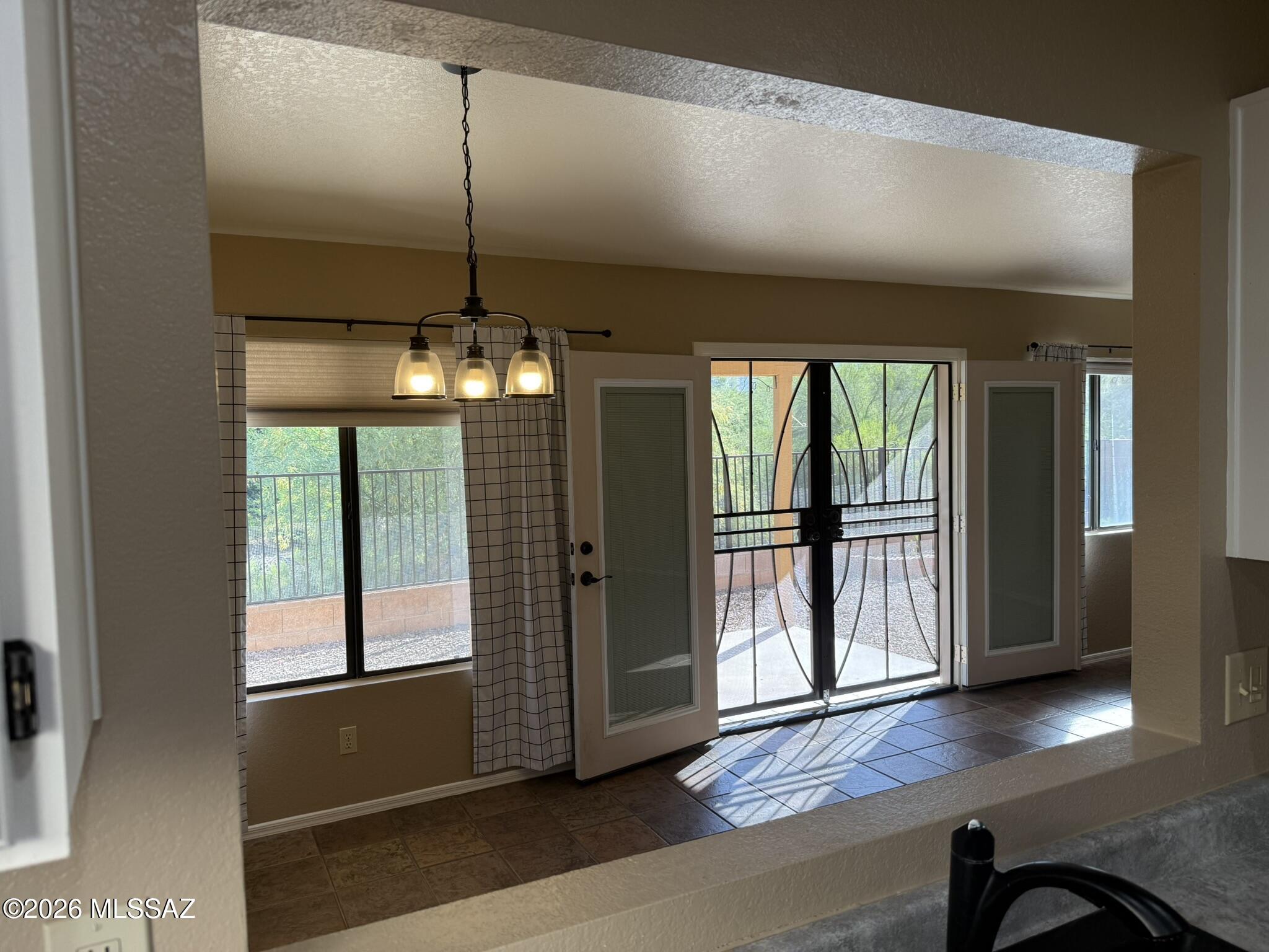 Country Club(1-221) - Residential Lease