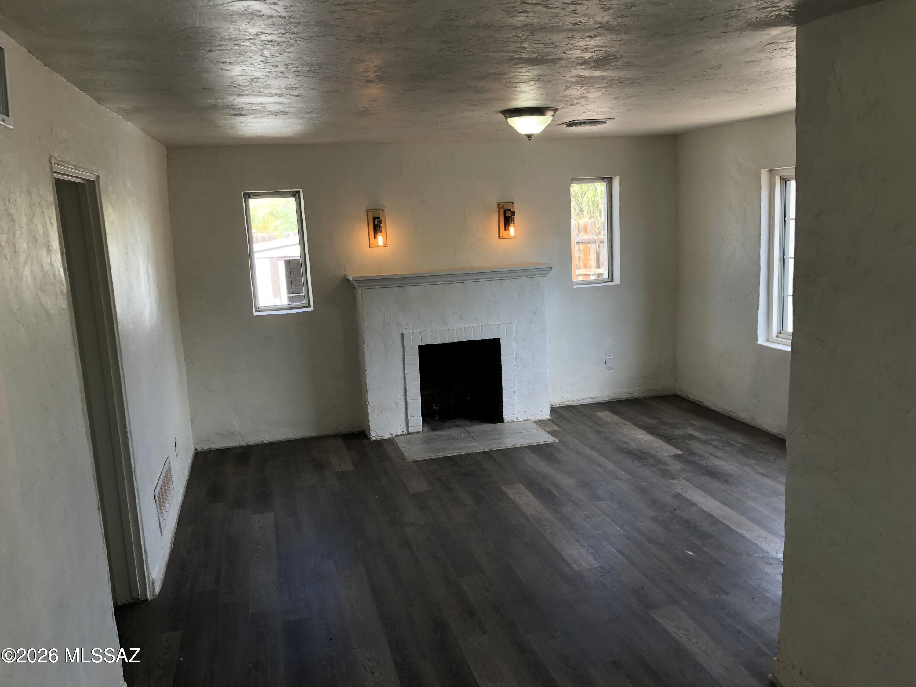 Charming 2 bedroom, 1 bath rental in Central Tucson. Washer and dryer are shared and included. 1 yr lease. Rent $1225/month, Security deposit $1225. Water is included in the rent, tenant is responsible for electric and gas. Application $50/adult. $300 Non-refundable Cleaning. Pets must be approved $250 Refundable Pet Deposit AND $50/pet monthly rent.