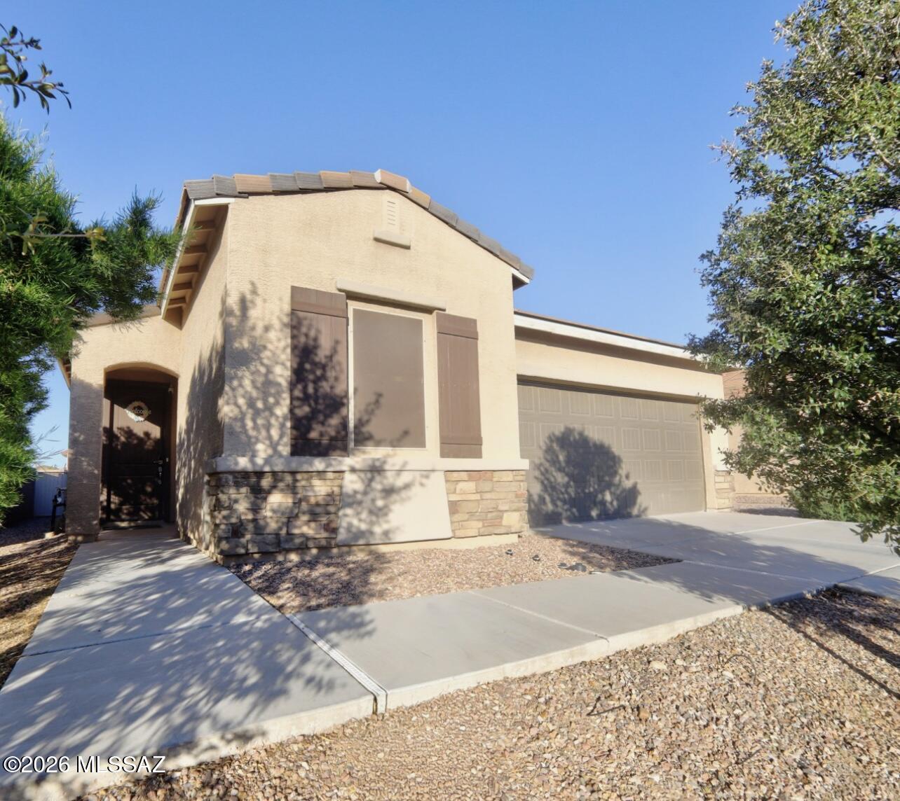 MOTIVATED SELLER! FHA ASSUMABLE @ 2.95% interest rate, Meritage builLOW LOW Power bills-currently $130month, See TEP usage report. NEW LENNOX Heat Pump (installed June 2024, $25K VALUE) w/10 Yr transferrable warranty!  Popular Picasso floor plan. 1879sqft, 4 bedrooms, 2 baths, with open-concept layout connecting living, dining & kitchen areas! Kitchen has newer refridgerator, granite countertops, large island, lots of cabinets and a large pantry. Large master suite with large master bath  walk-in closet. Secondary bedrooms with popular Jack & Jill bathroom.  WIC in two add'l rooms, large laundry room incl. washer/dryer. Solar screens included. Community POOL, SplashPad and Park  easy walk  just across the street. Easy freeway access-THE LOOP BIKE trail is accessible from the community.