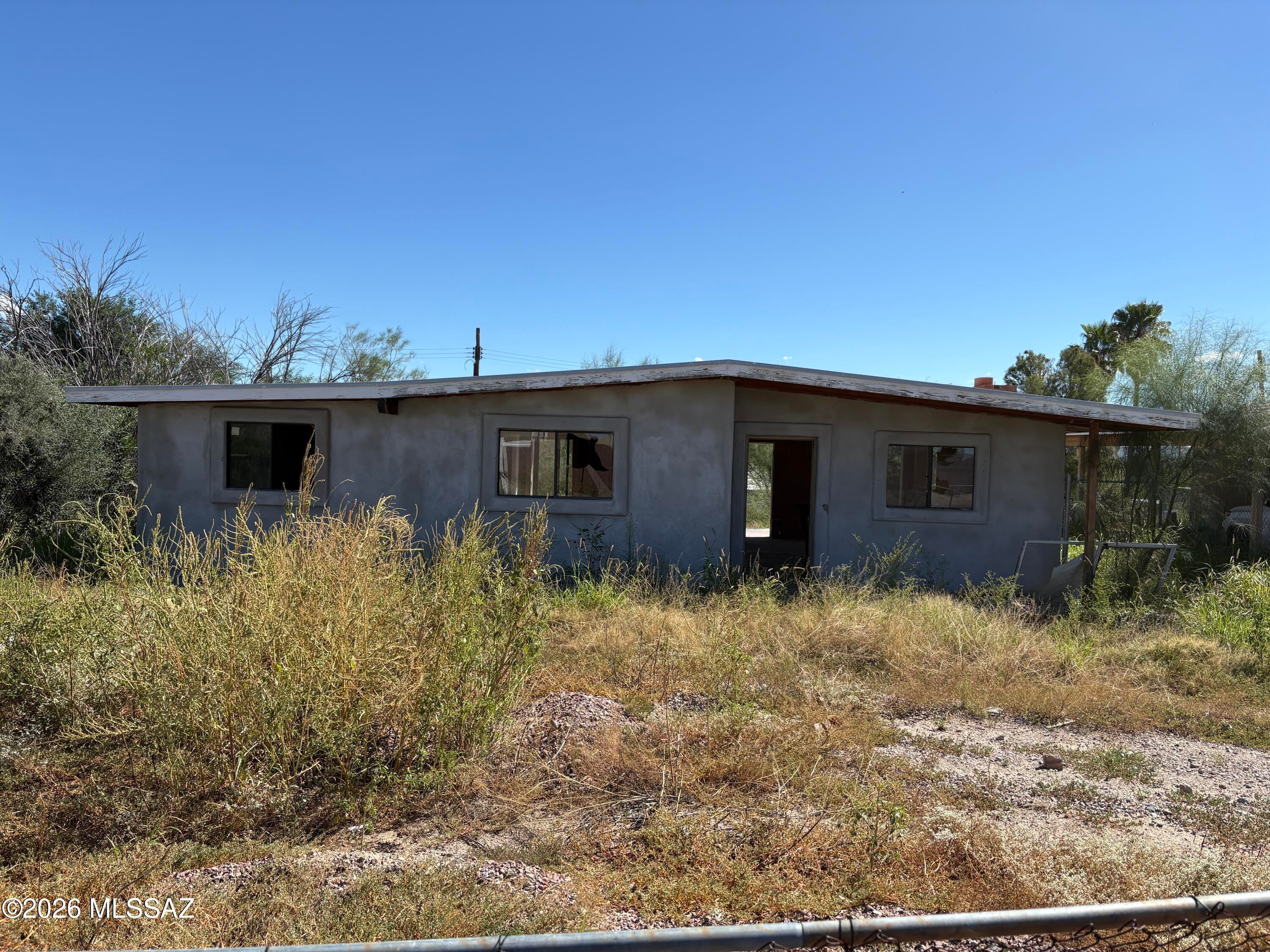 Seller will NOT consider offer less than $160K*
Investors Special, Seller decided to Sell this property as is, it includes Approved Plans for the Rehab for 4/2 from Pima Count ready to start rehab
Seller will NOT consider offer less than $160K*