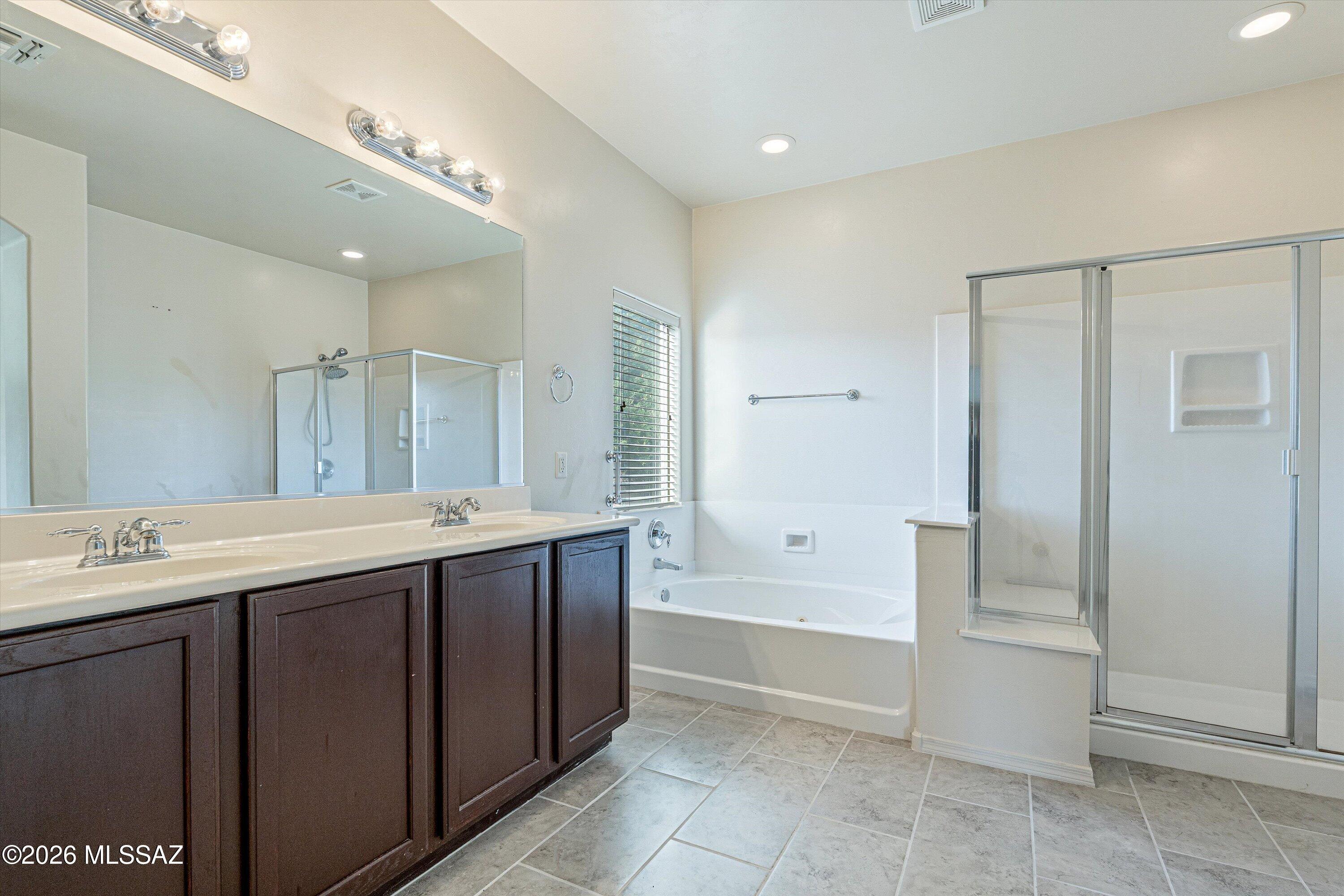 Encanto Del Lago (1-82) - Residential