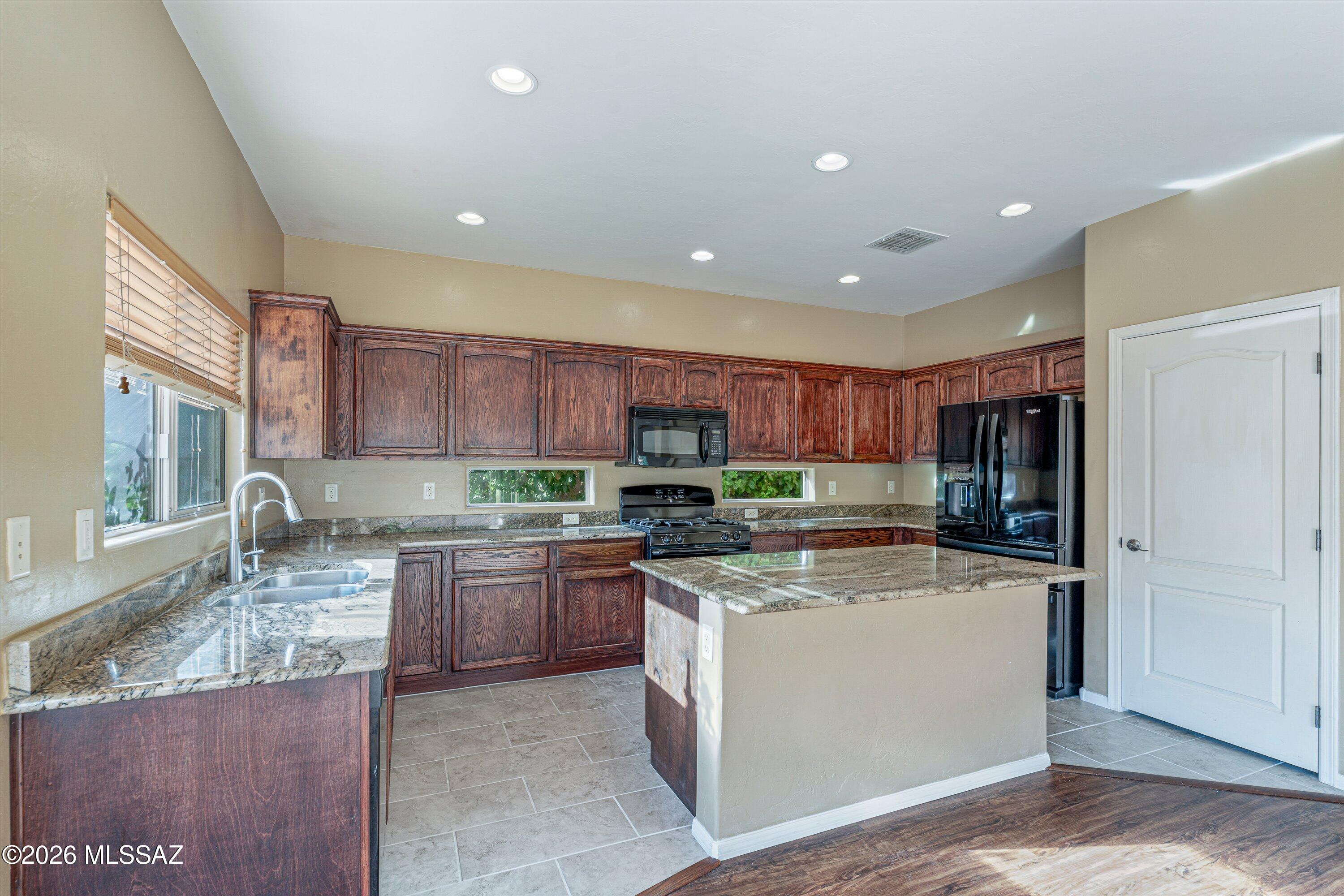 Encanto Del Lago (1-82) - Residential