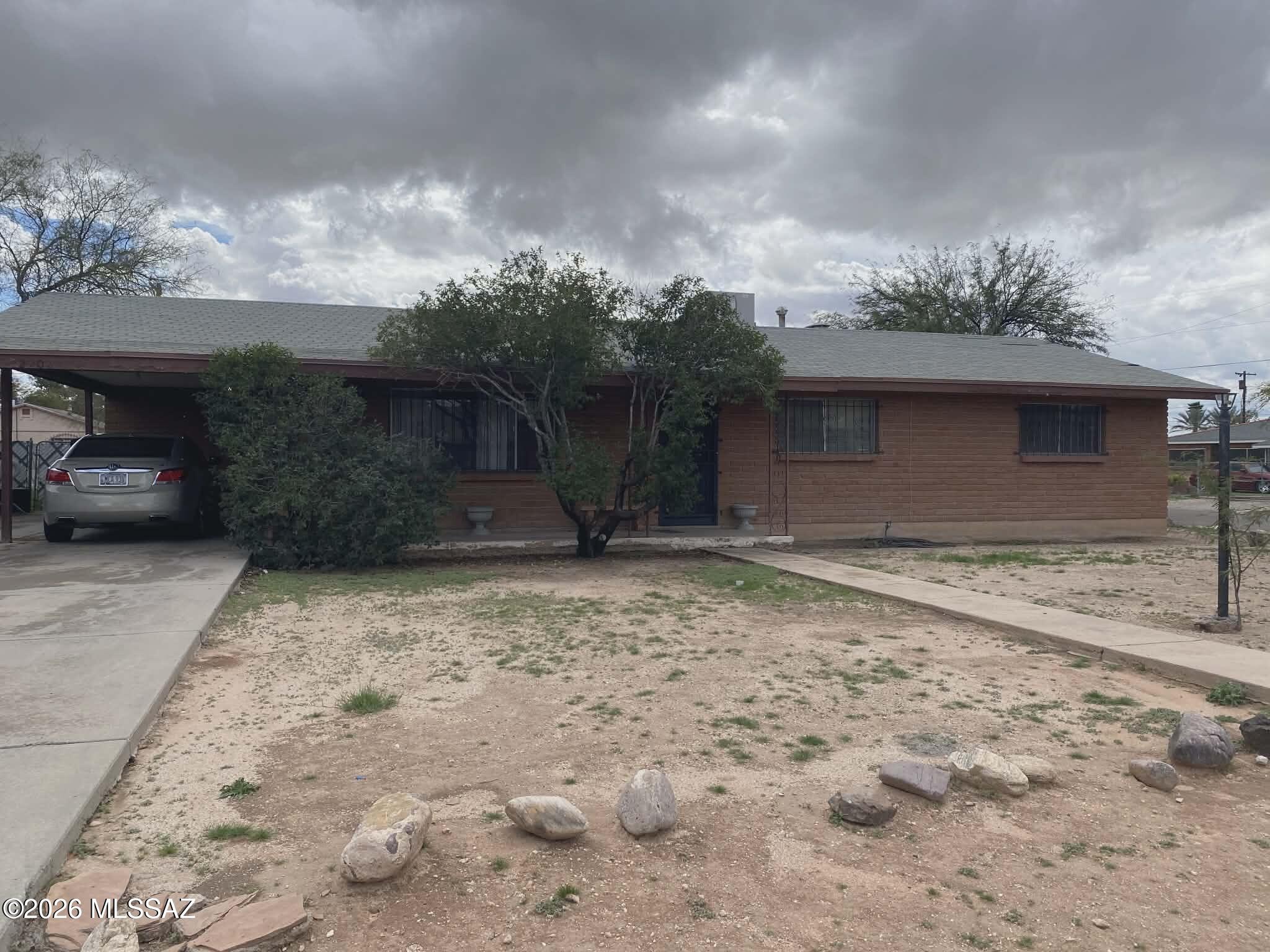 Investor special-3 bedrooms 2 bathroom Great family room-large lot