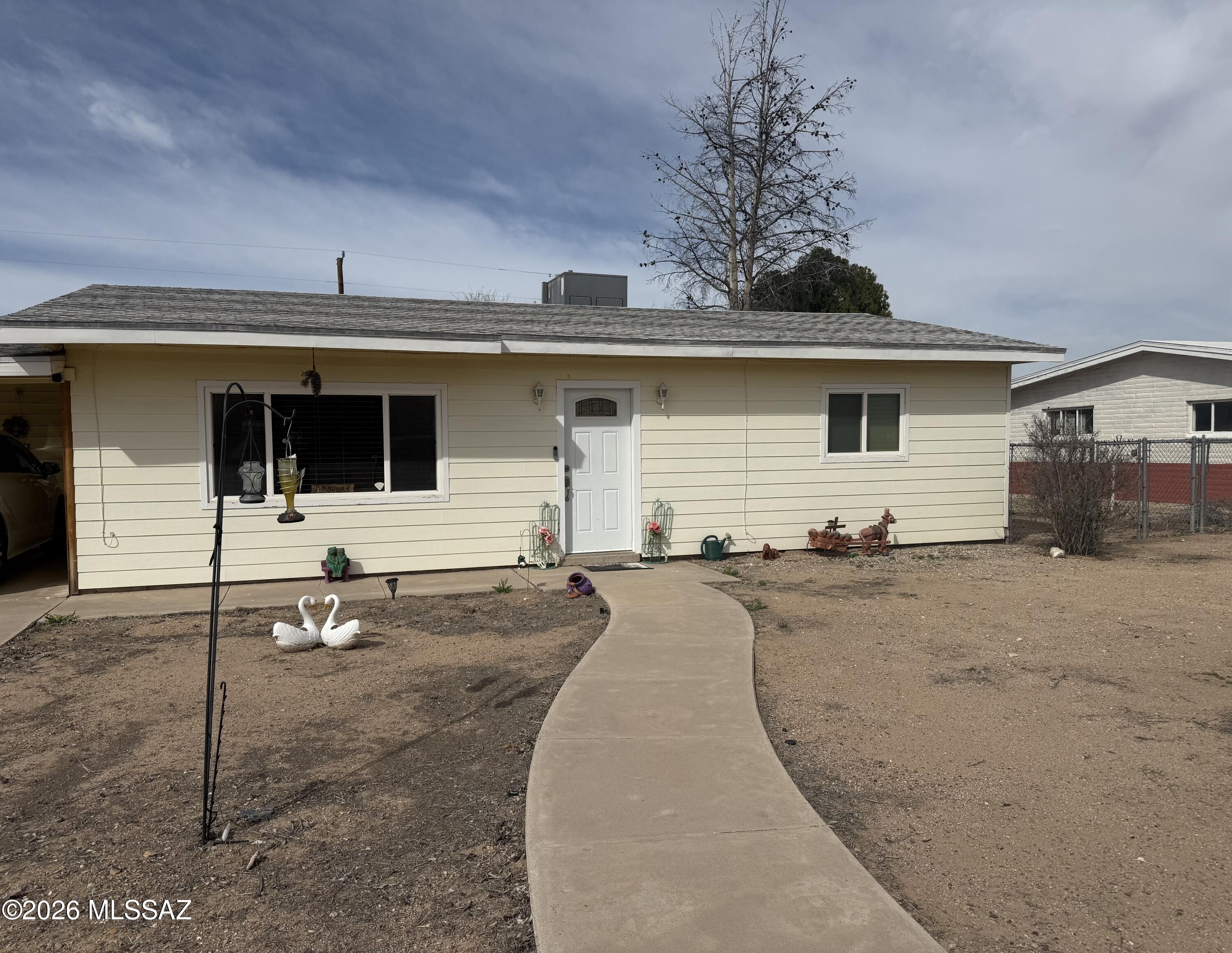 Well maintained 2 bedroom 2 bath home featuring upgrades and updates throughout. Conveniently located  near shopping, restaurants and daily amenities, this property offers comfortable living in a highly accessible location.