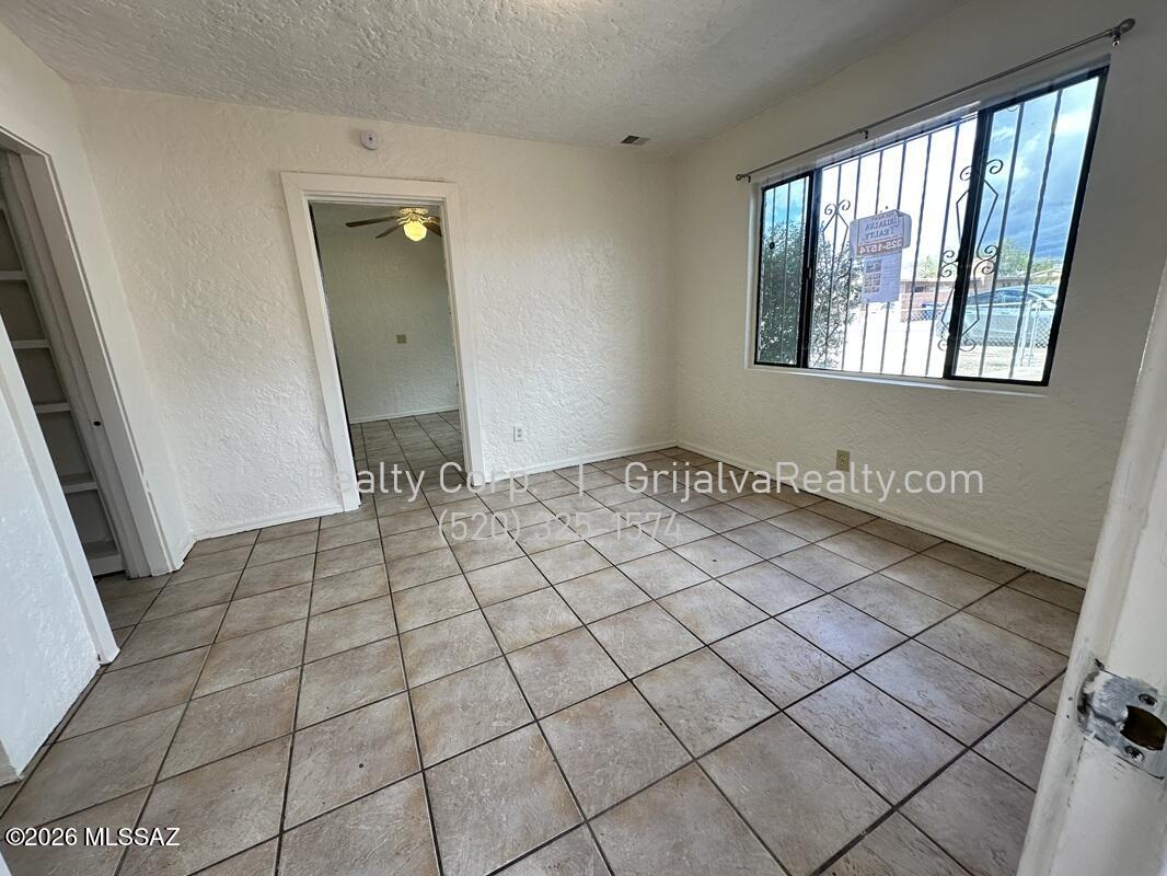 Miracle Mile Manor - Residential Income