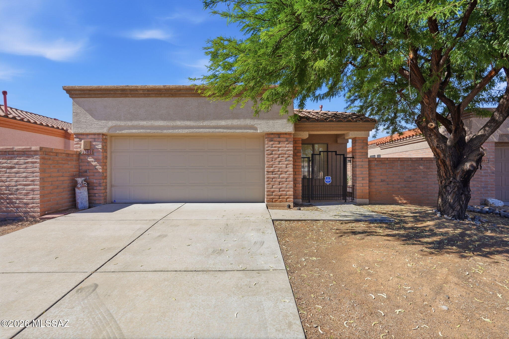 Mountain View out back patio, this 2Br 2 1/2Ba has extra storage, den and is plumbed for sink in laundryroom and soft water. Dont miss this one!