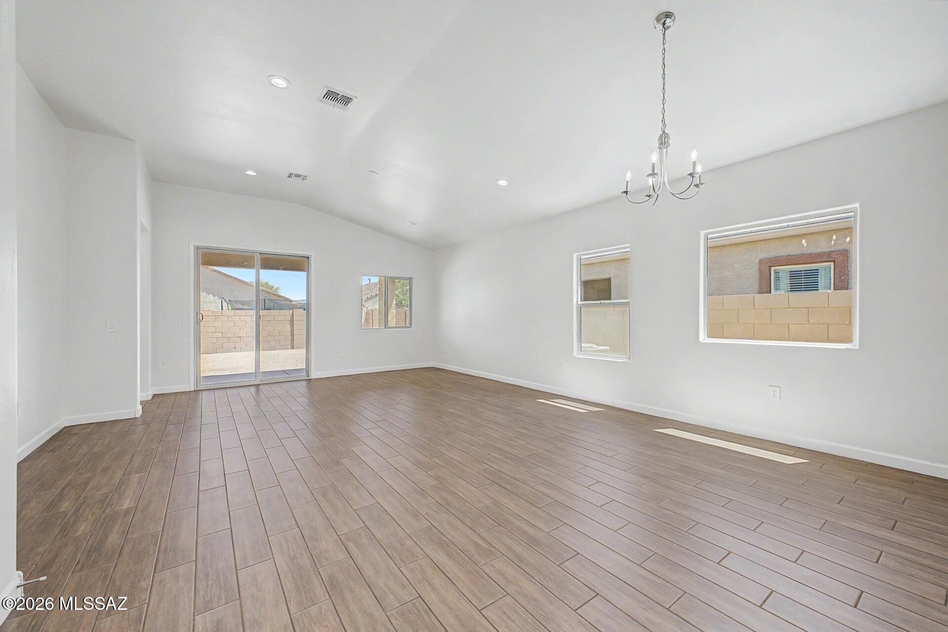 Saguaro Bloom 7B - Residential