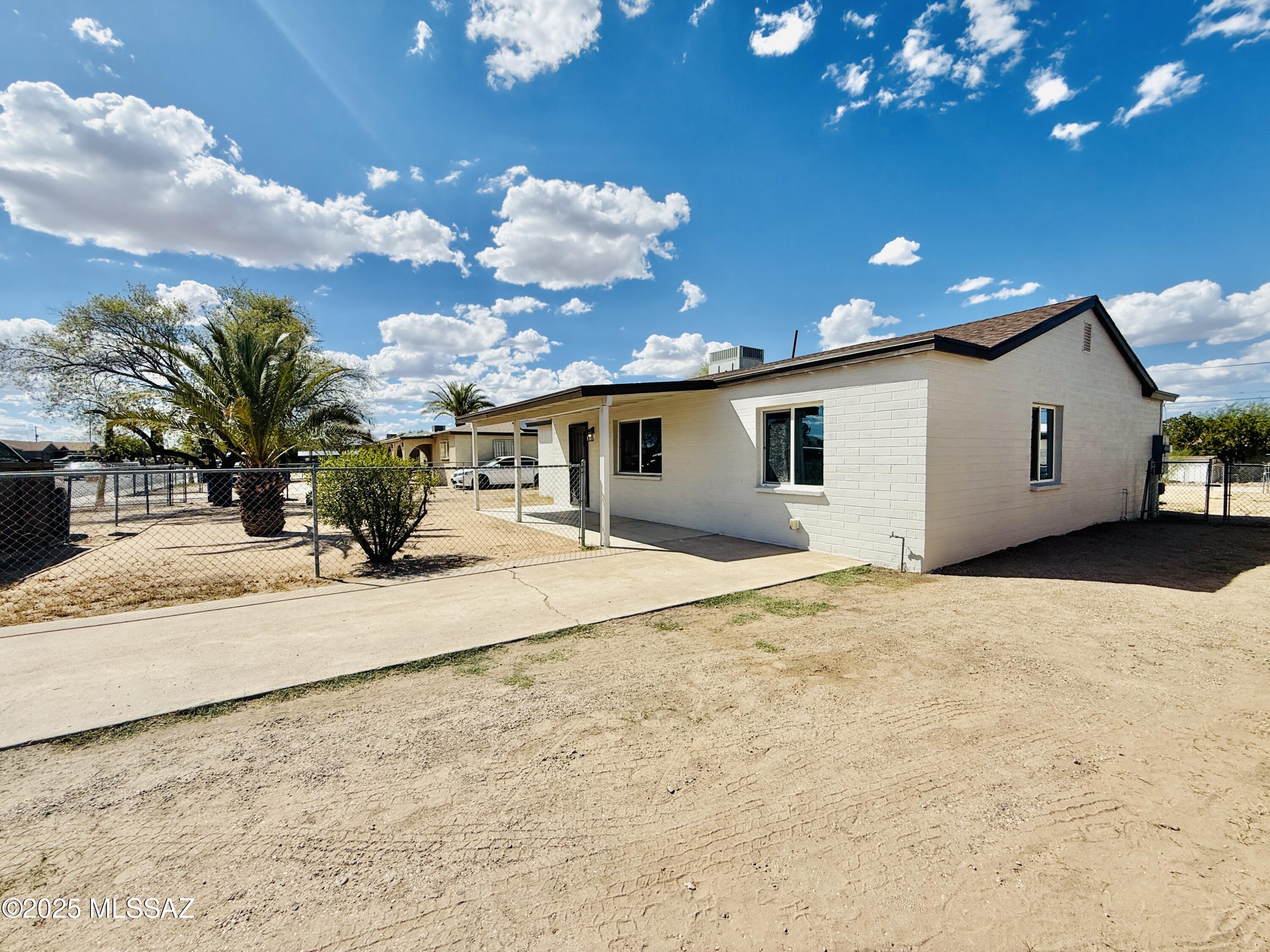 Mission Manor NO. 6 - Residential