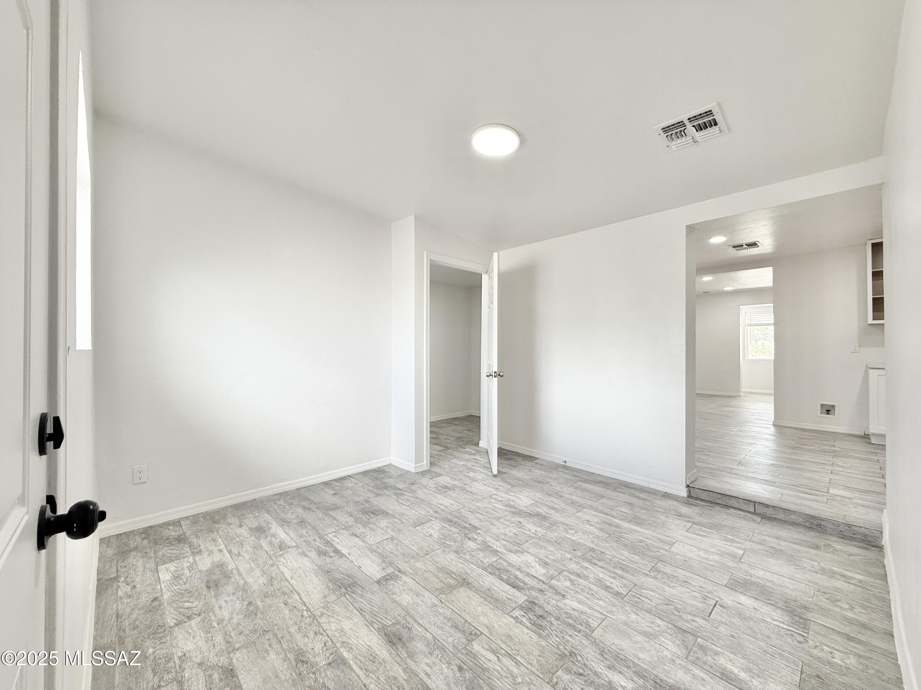 Mission Manor NO. 6 - Residential