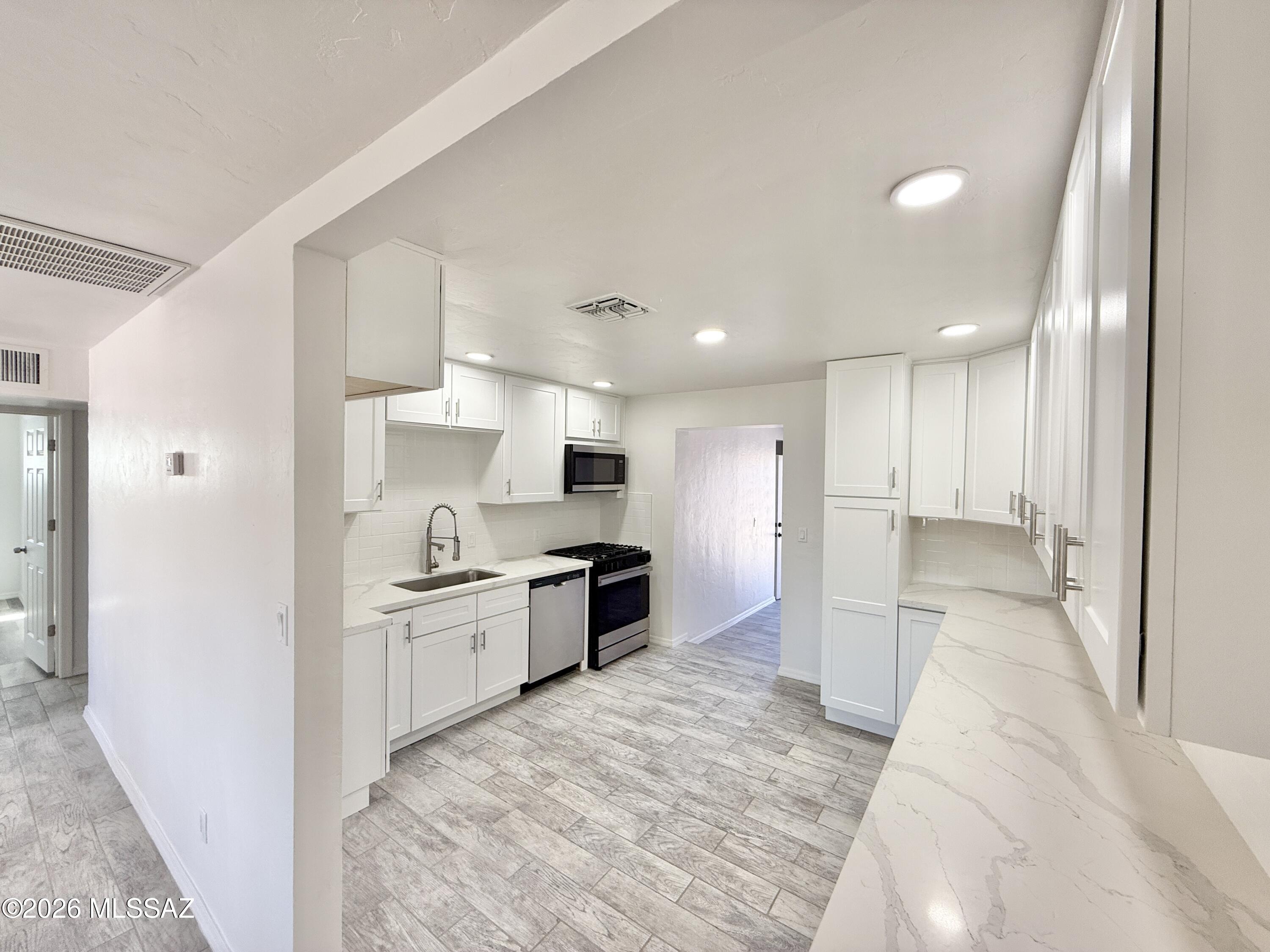 Mission Manor NO. 6 - Residential