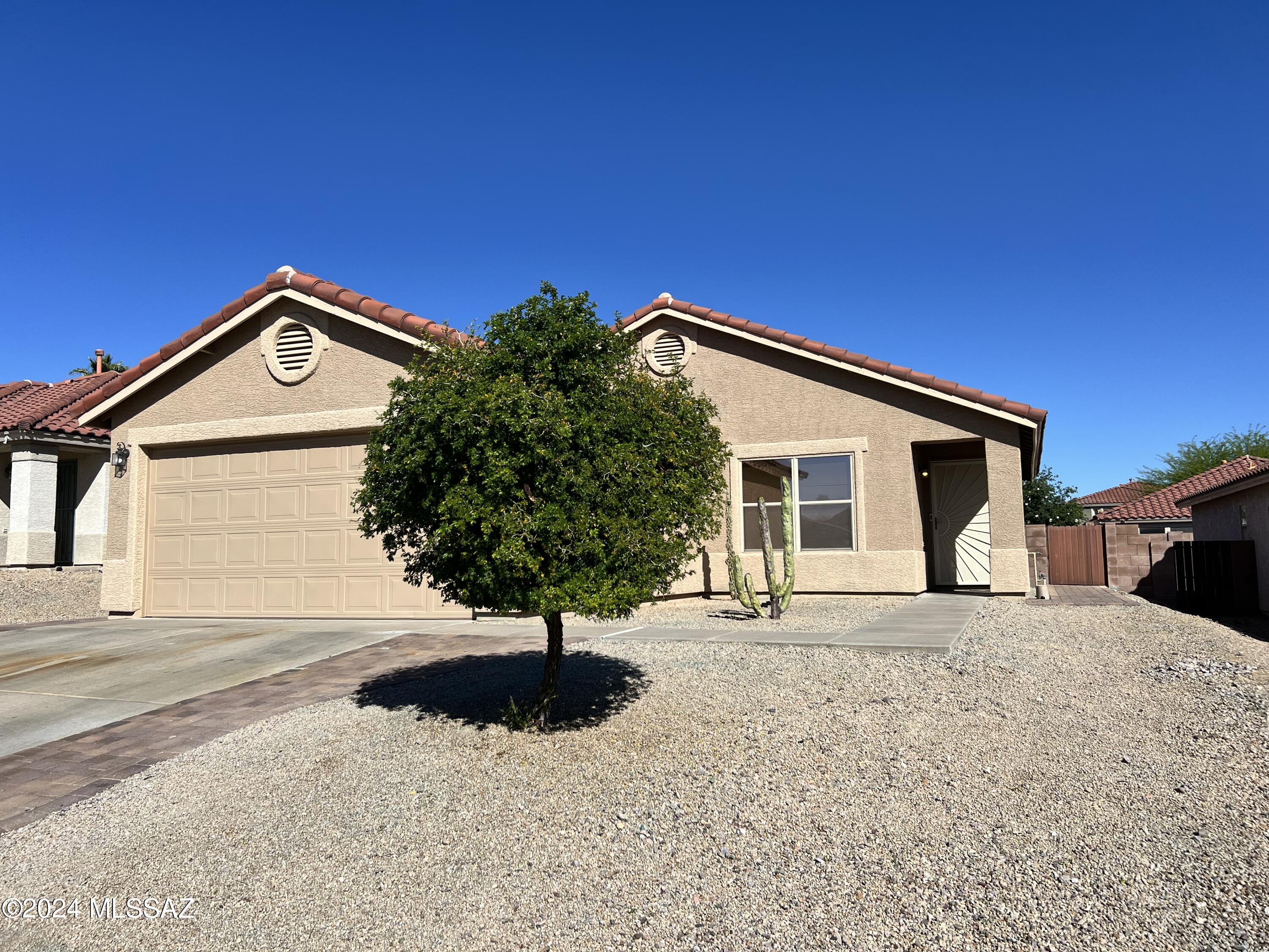 Located in the gated Westside community of Rancho Agua Dulce, this 3bdr/2ba home features tiled flooring throughout, ceilings fans, fenced backyard, covered patio and two car garage.
Spacious greatroom, kitchen w/center island and stainless steel appliances.
EMS REALTY REPRESENTS THE LANDLORD