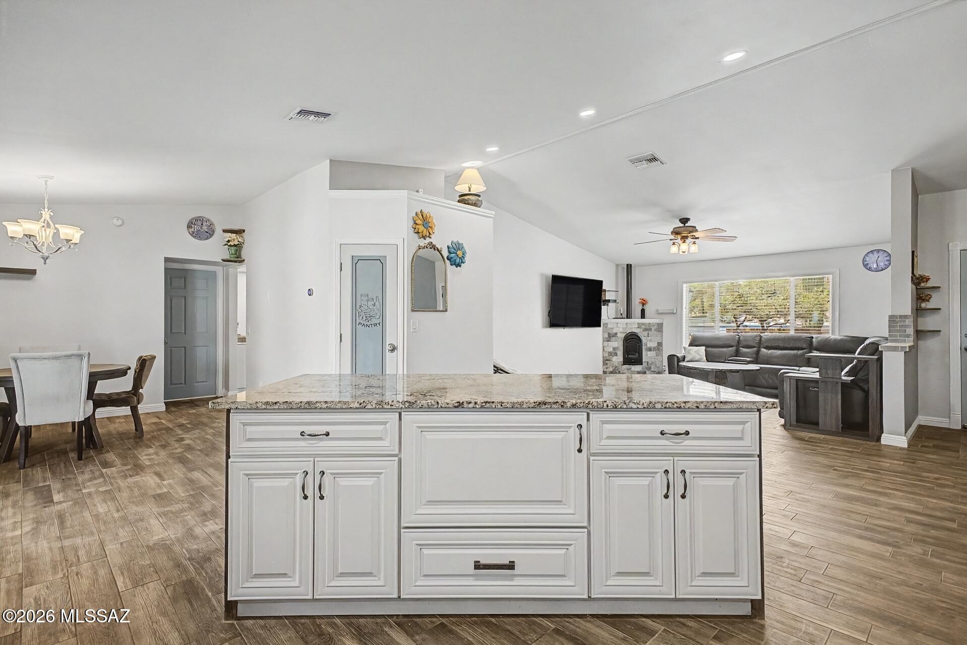 Rancho Feliz (442-647) - Residential