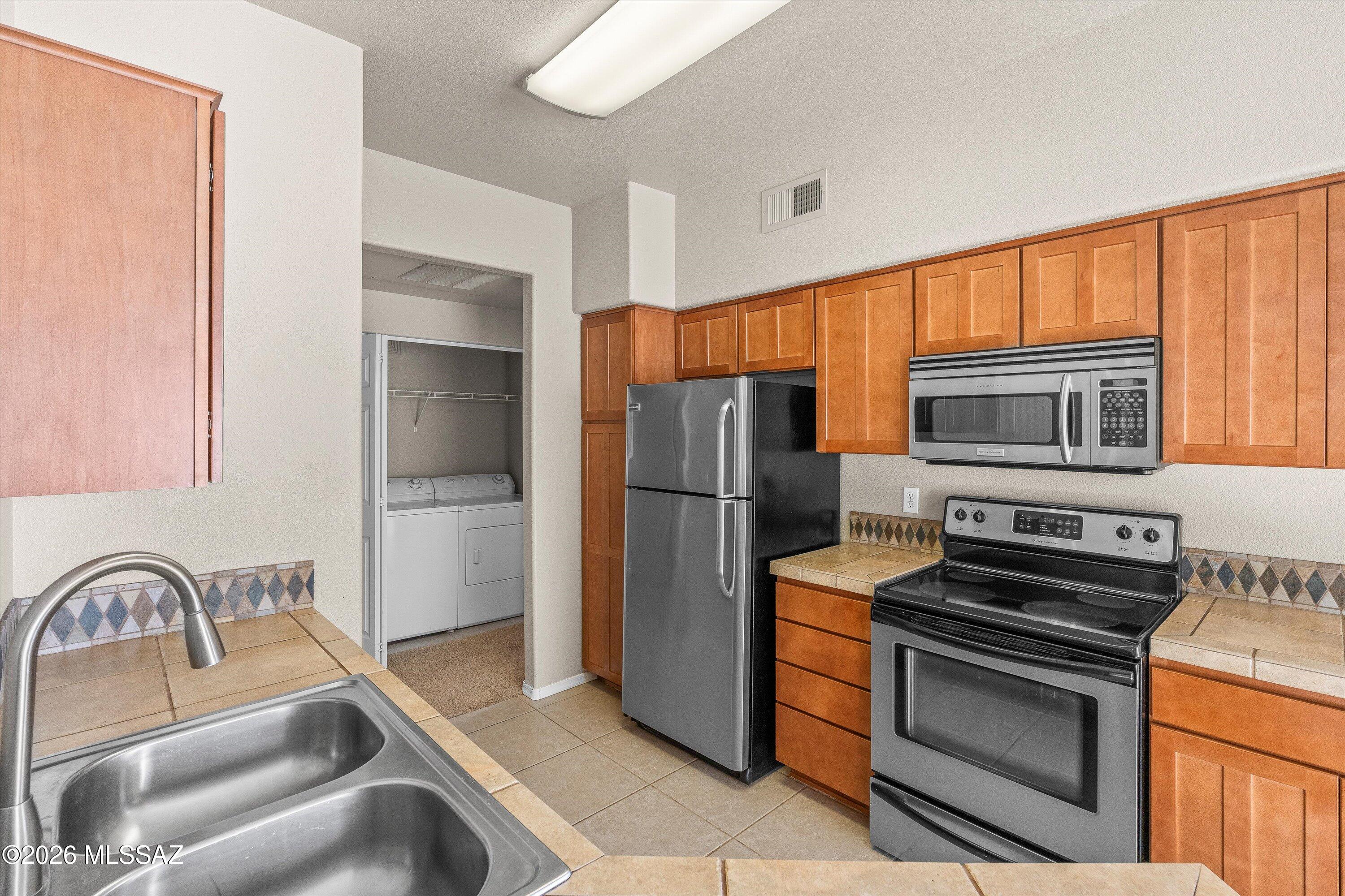 Pinnacle Canyon Condominium - Residential Lease