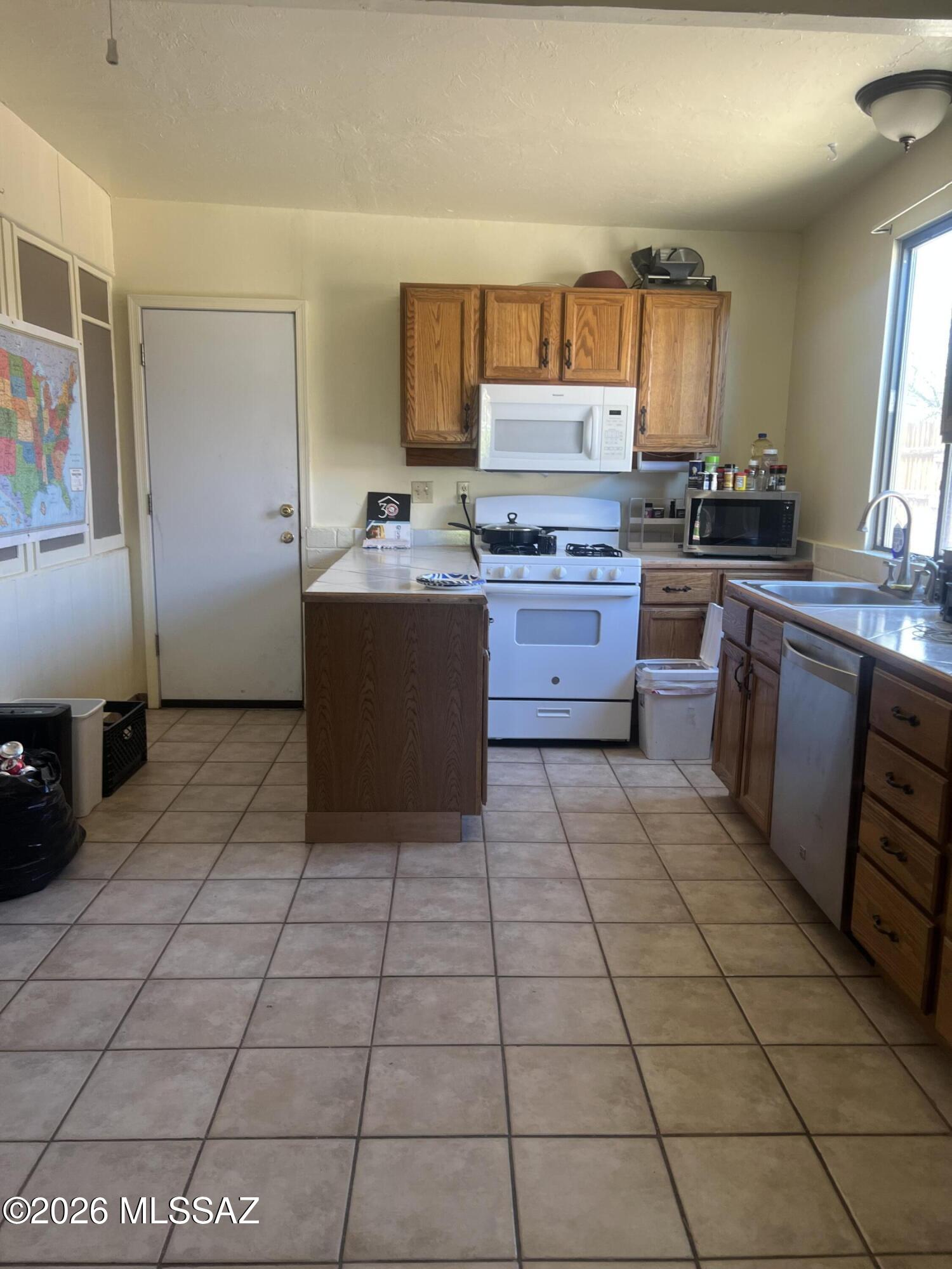 Miracle Mile Manor - Residential