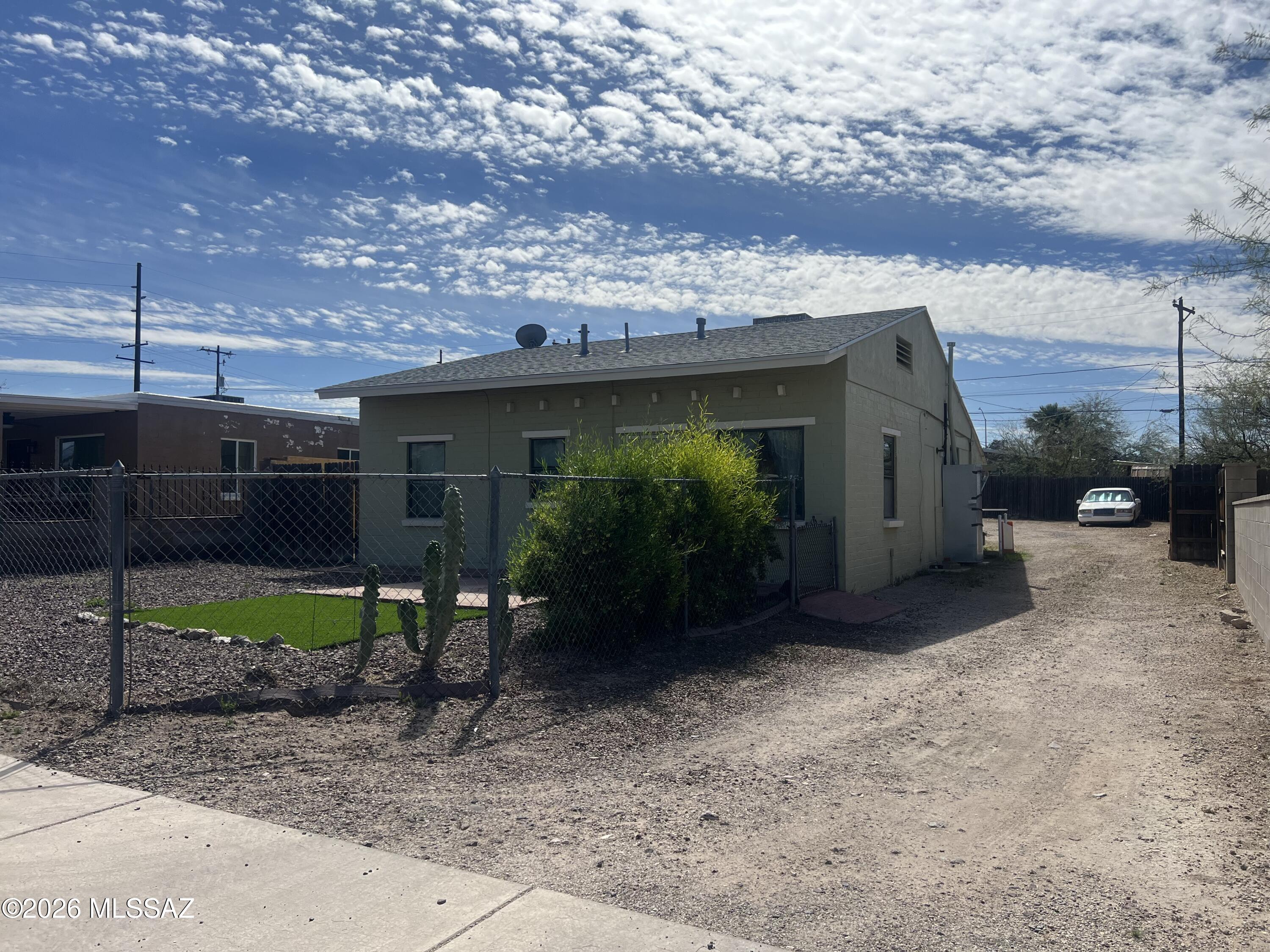 Miracle Mile Manor - Residential