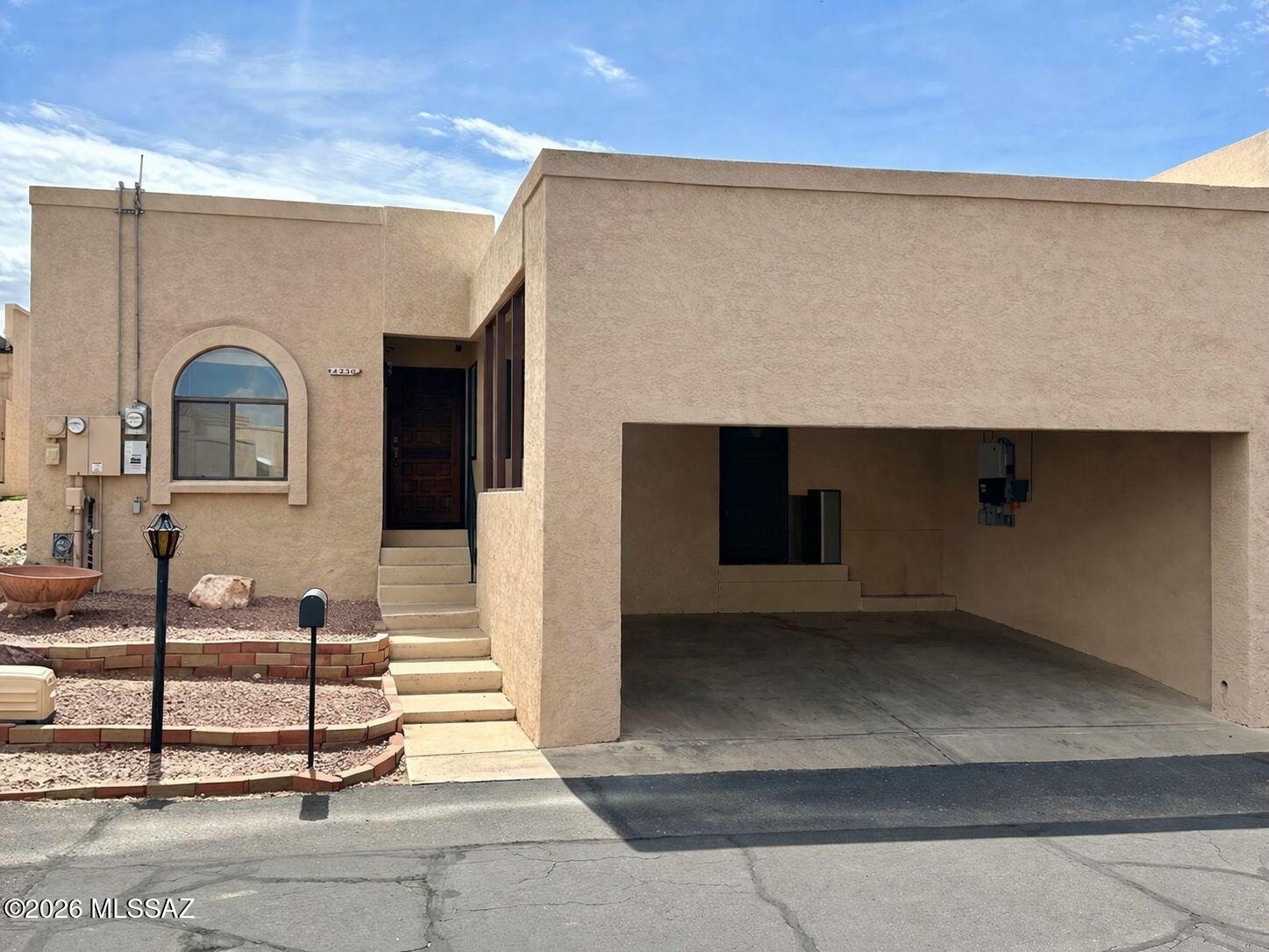 Amazing Townhome located in the heart of Oro Valley in the Sunnyslope Townhomes. Enjoy cooking in the fully updated kitchen with quartz counters. Relax in the natural sky light.
Large Livingroom combo with plenty of space for multiple seating options and a large dining area. This home has spacious bedrooms and a marvelous primary suite. Solar panels that are free and clear with paying almost nothing for electricity all year long.
New HVAC(a year old). Don't wait.... come and see this desert TURQUESA gem today!!!!