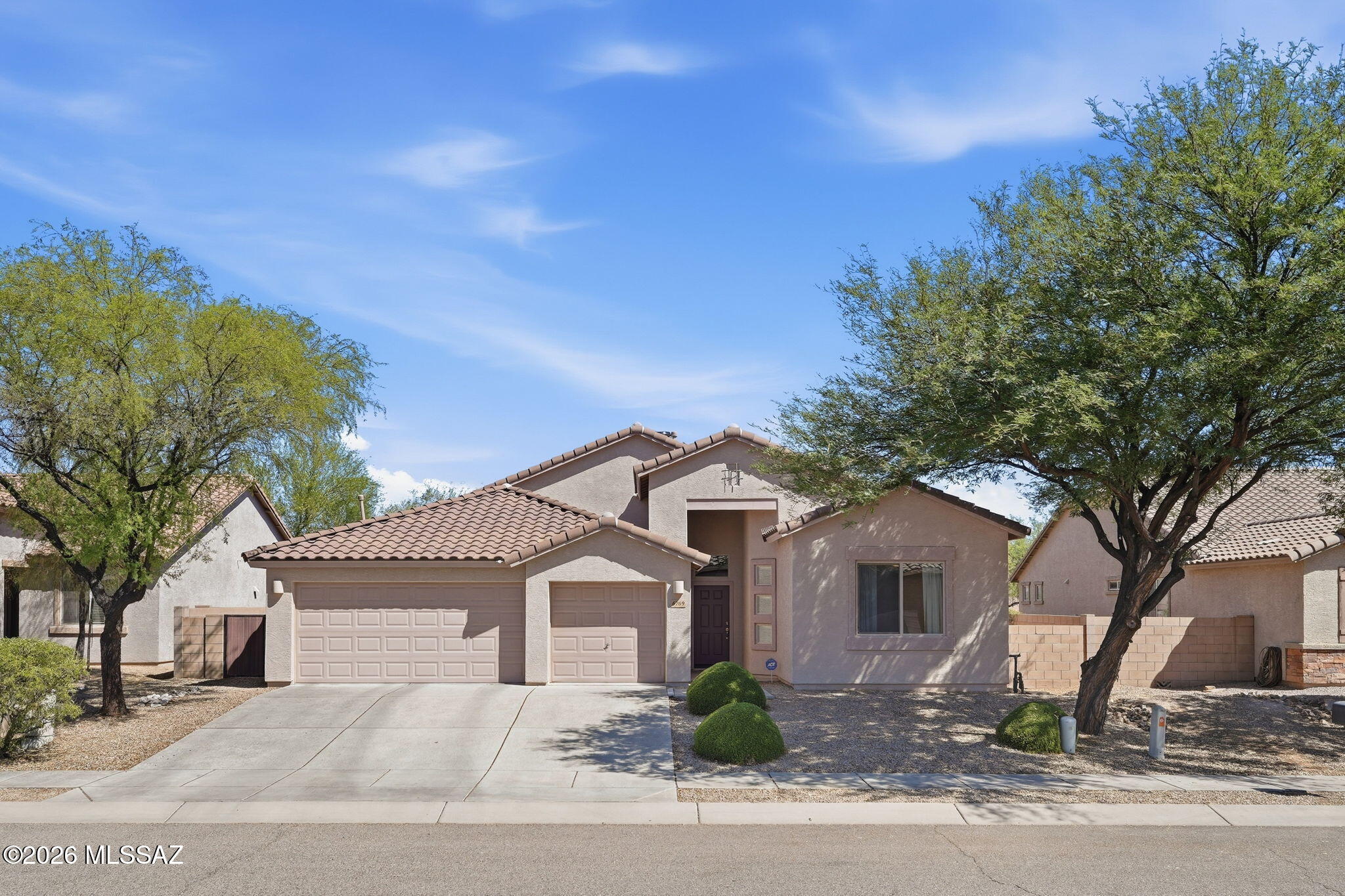 Spacious 4BR/3BA Star Valley home offering 2,338 sq. ft. of comfortable living space. Open-concept floor plan, generous primary suite, versatile living areas, and a large backyard on a 7,886 sq. ft. lot. Conveniently located near parks, schools, shopping, dining, and easy access to major roadways.