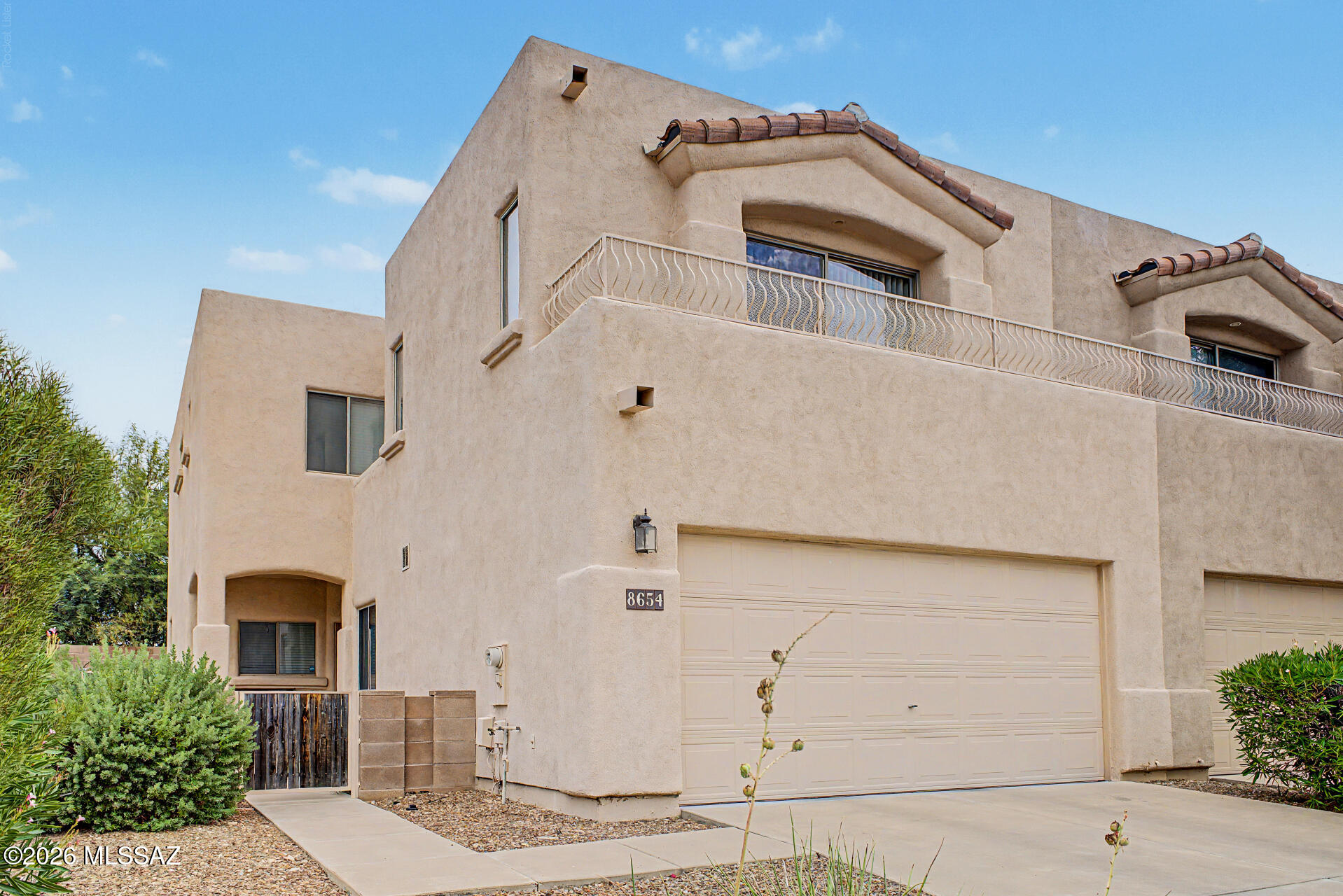 Home is range priced from $299,999 to $325,000. Become the proud owner of this end-unit townhome in Placita Bonita! Fall in love with the captivating living room with soaring ceilings, abundant natural light, a soothing palette, blinds, wood-look flooring, and an inviting fireplace. The gourmet kitchen comes with crisp white cabinetry, recessed lighting, a tile backsplash, essential built-in appliances, and a two-tier peninsula with a breakfast bar for casual dining. You'll also find a versatile den ideal for an office or a hobby room. The primary bedroom showcases sliding door access to the balcony for a breath of fresh air, an ensuite with double sinks, and a walk-in closet. Unwind at the end of a long day on the sizeable back patio, perfect for dining al fresco or refreshing drinks.