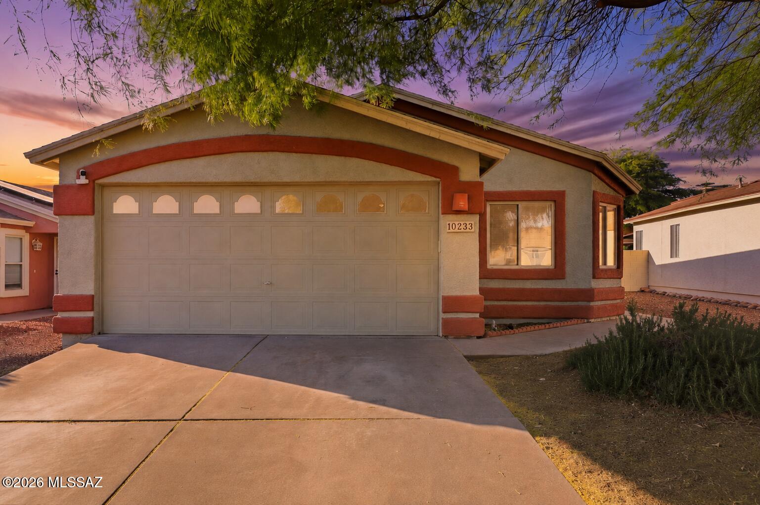 Rita Ranch gem! Ideally located near Davis-Monthan AFB, Raytheon, Amazon, A+ schools, parks, shopping, and dining. Enjoy an open floor plan, bright white kitchen with stainless appliances, and one of the largest, low-maintenance yards in the area. The spacious primary suite features a walk-in closet, dual sinks, and soaking tub.  Schedule your tour today!