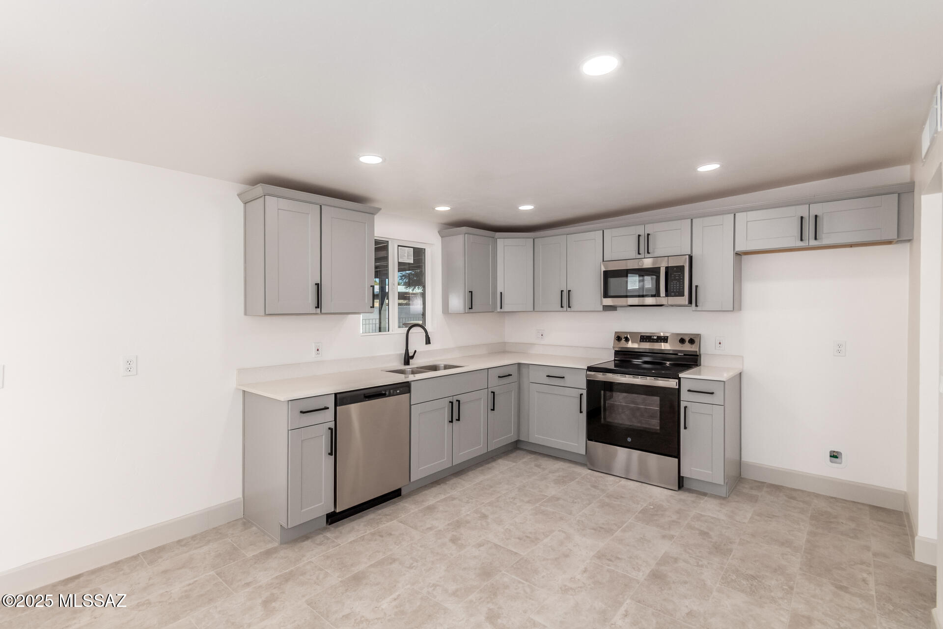 Casas Adobes Park (94-194) - Residential