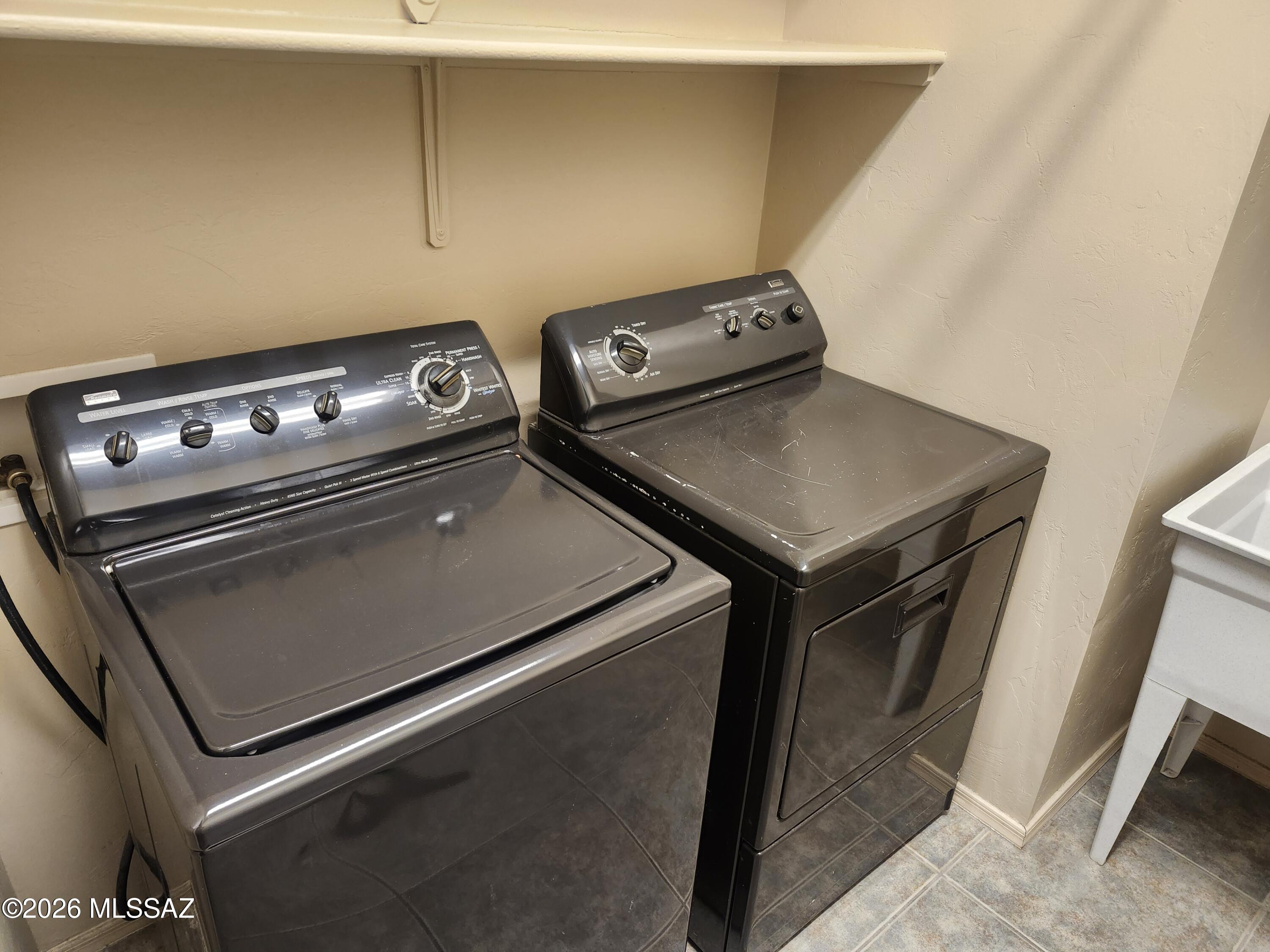 Catalina Vistas - Residential Lease