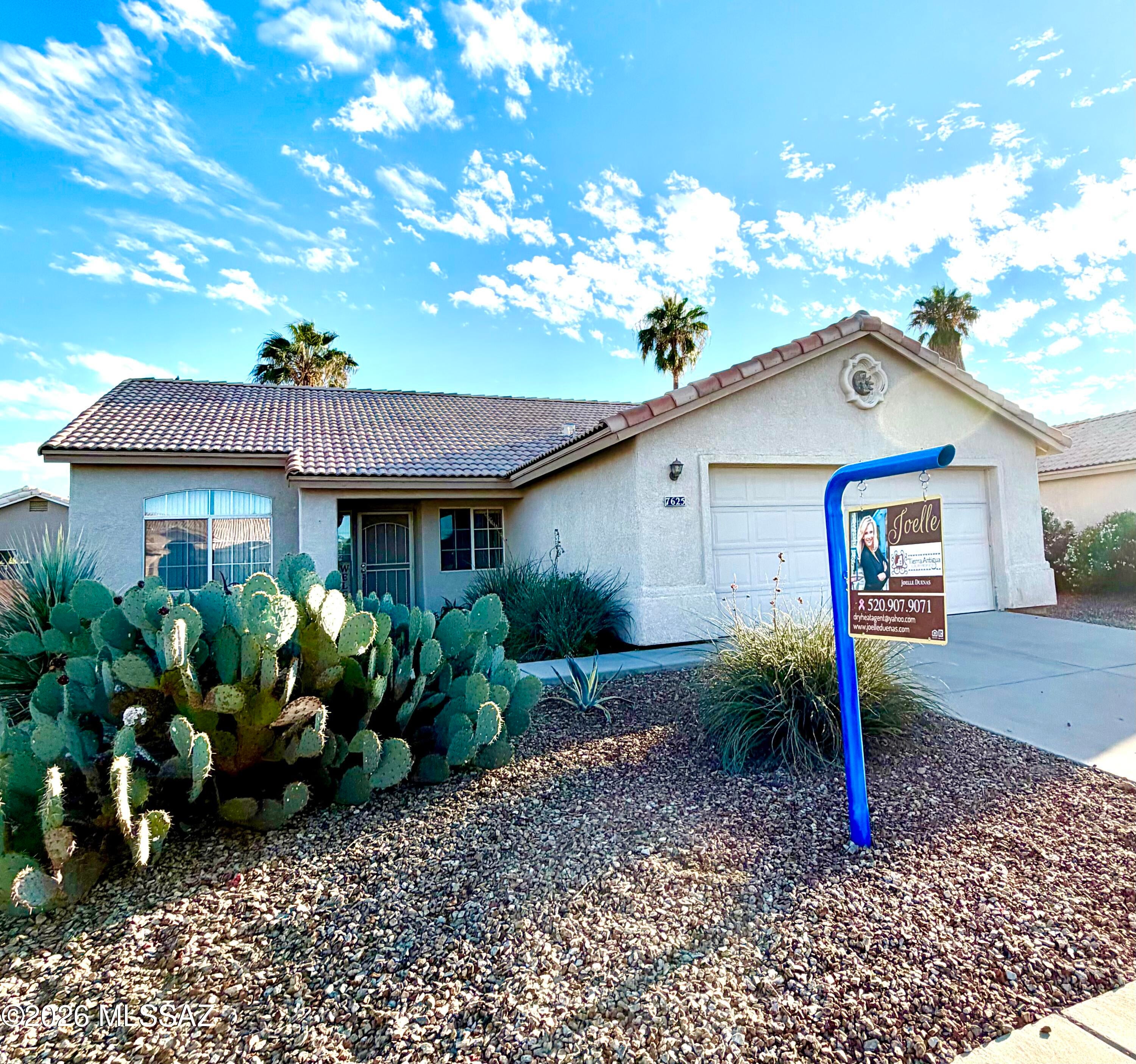 **PRICE IMPROVEMENT & $5000 BUYER BONUS!!!!**
Beautiful, lovingly maintained home! 3 bedroom 2 bath, Light bright , ready for new owners! Newer floor coverings, updated appliances,  En suite features spacious walk in closet, Soaking tub and separate shower. Gorgeous, lush backyard with newer turf, lovely low care plantings as well as fruit trees! Located in award winning school district, close to everything!