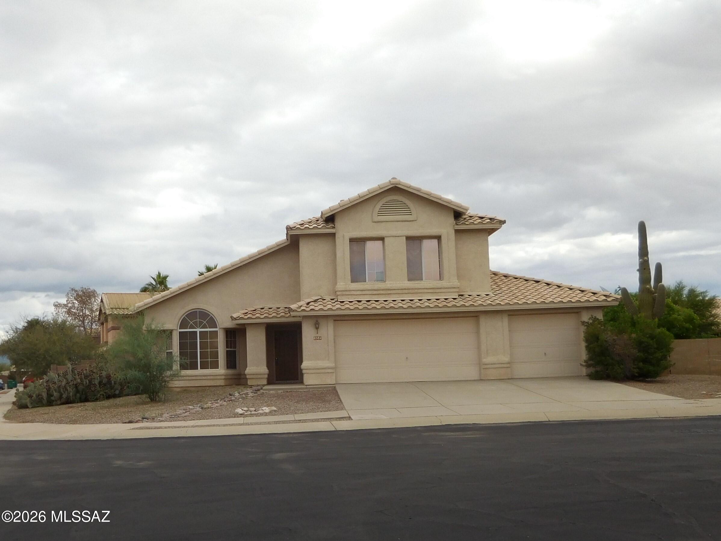 Large 2 Story home with 4 bedrooms, 3 full baths, downstairs Den/Office could be 5th bedroom, close to schools with easy freeway access, Twin Peaks exit.